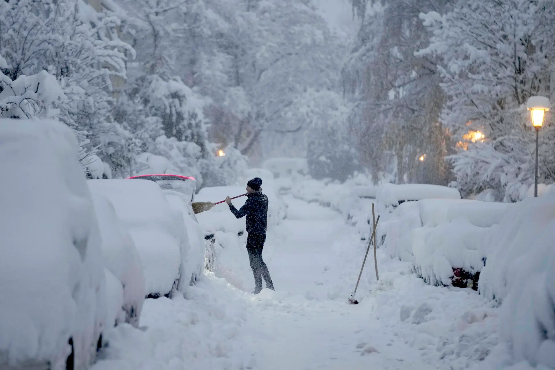 Vaga de frio na Europa: cidades cobertas de neve - SIC Notícias