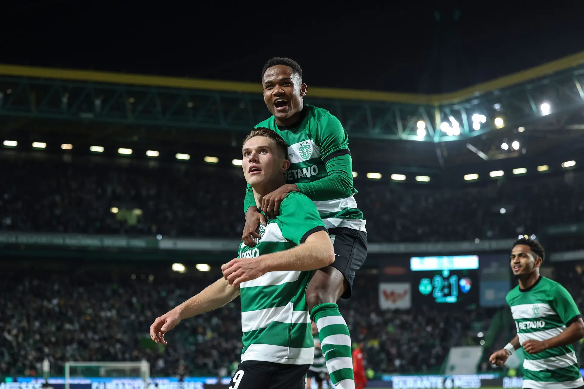 Sporting vence Moreirense e chega-se à frente, Sporting