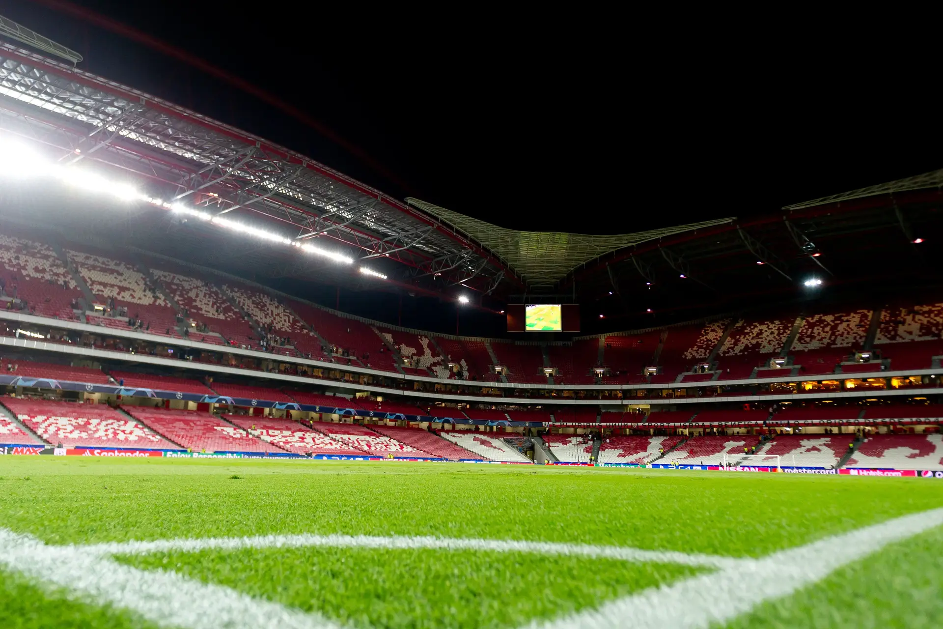 Benfica volta a empatar no campeonato, agora frente ao Farense