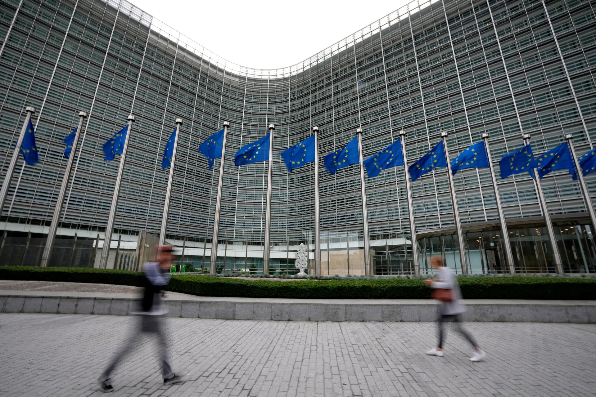 Luta contra pobreza e saúde pública são as políticas prioritárias para os europeus