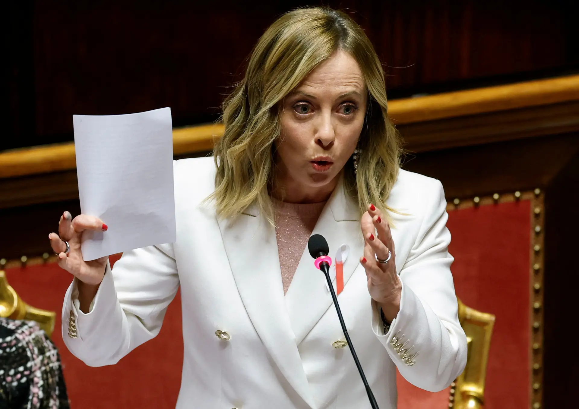 Giorgia Meloni, primeira-ministra de Itália desde 2022, está em quarto lugar. Tem 46 anos. Foi a primeira mulher na história no cargo.