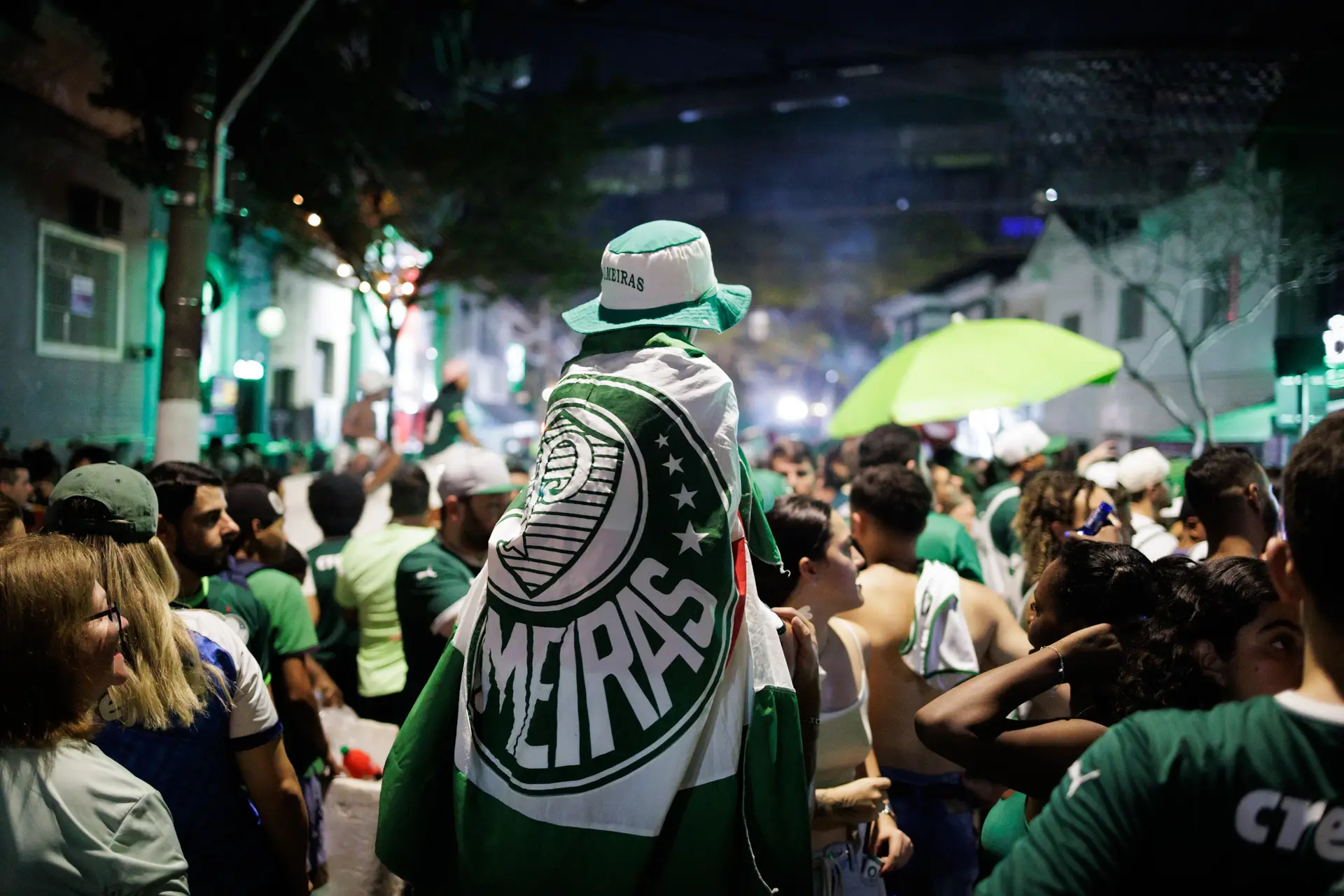 Palmeiras segura bicampeonato com empate e Santos desce à segunda