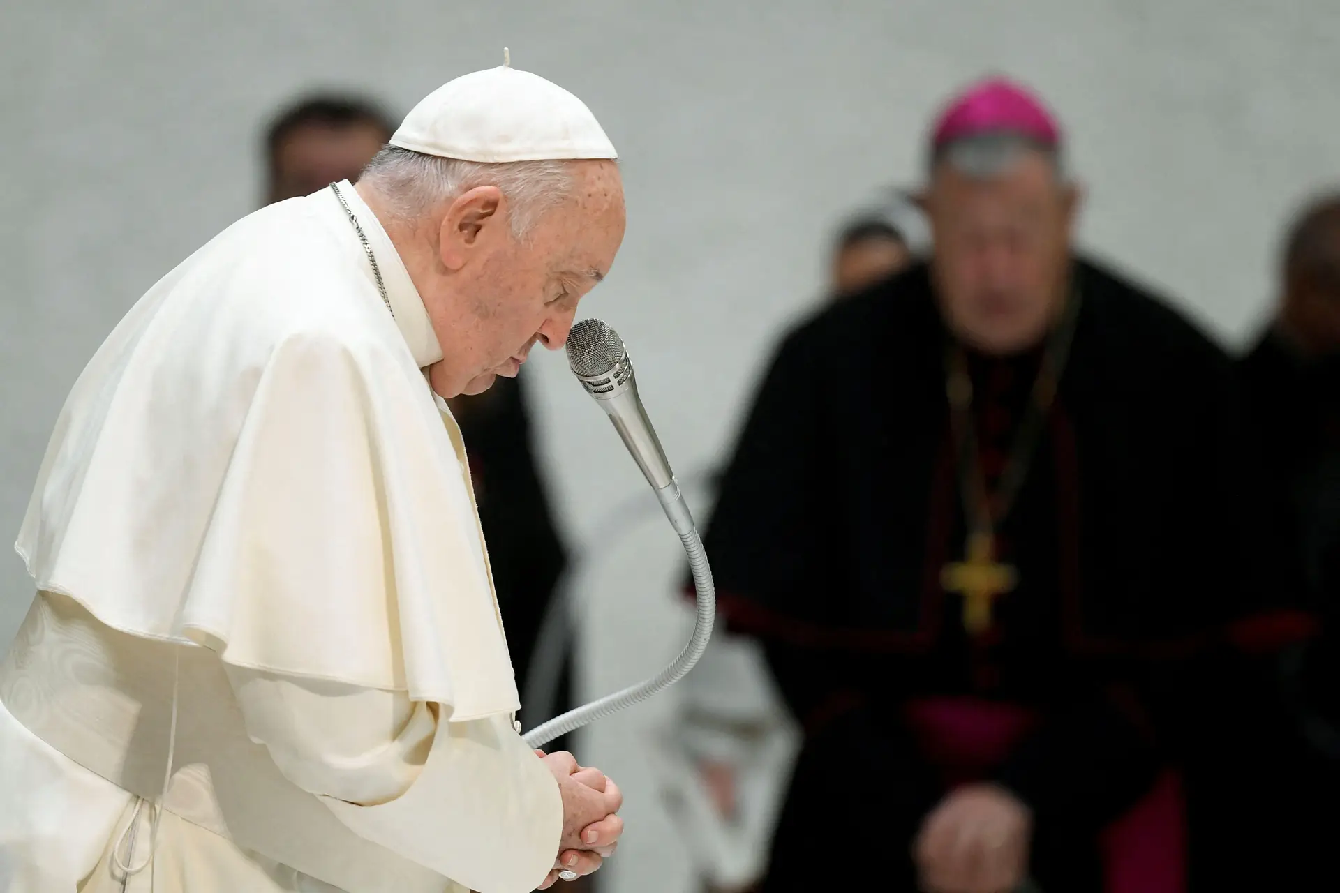 Papa regressa às atividades após tratar uma bronquite