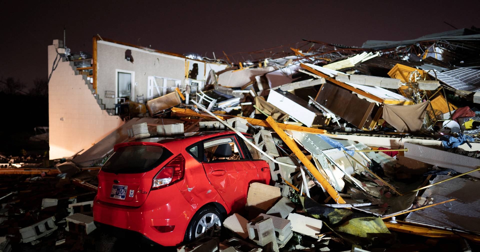 EUA: tornados fazem vários mortos e deixam rasto de destruição