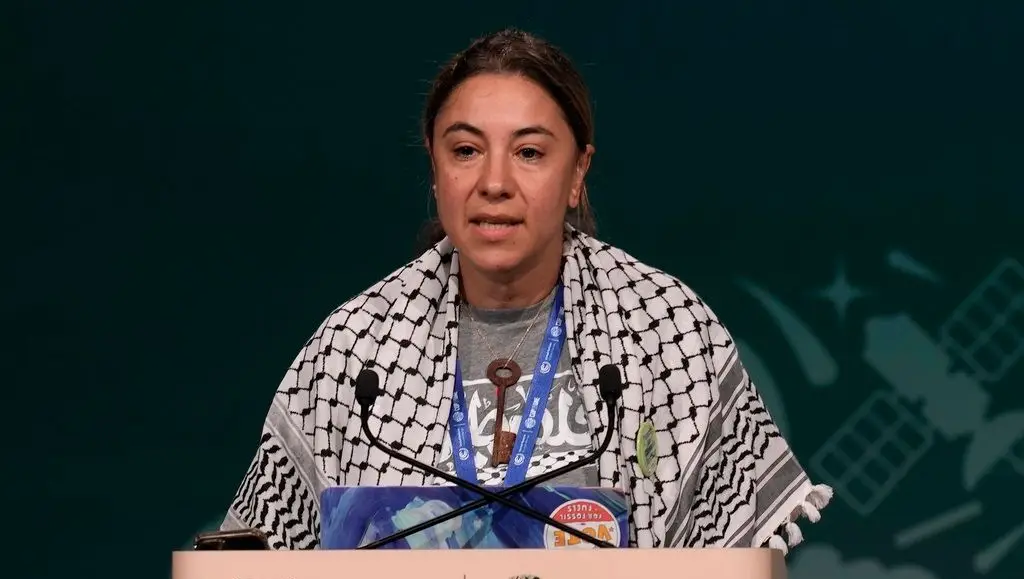 Haneen Jarr fala sobre a guerra Israel-Hamas durante o Plenário do Povo na Cúpula do Clima da ONU COP28