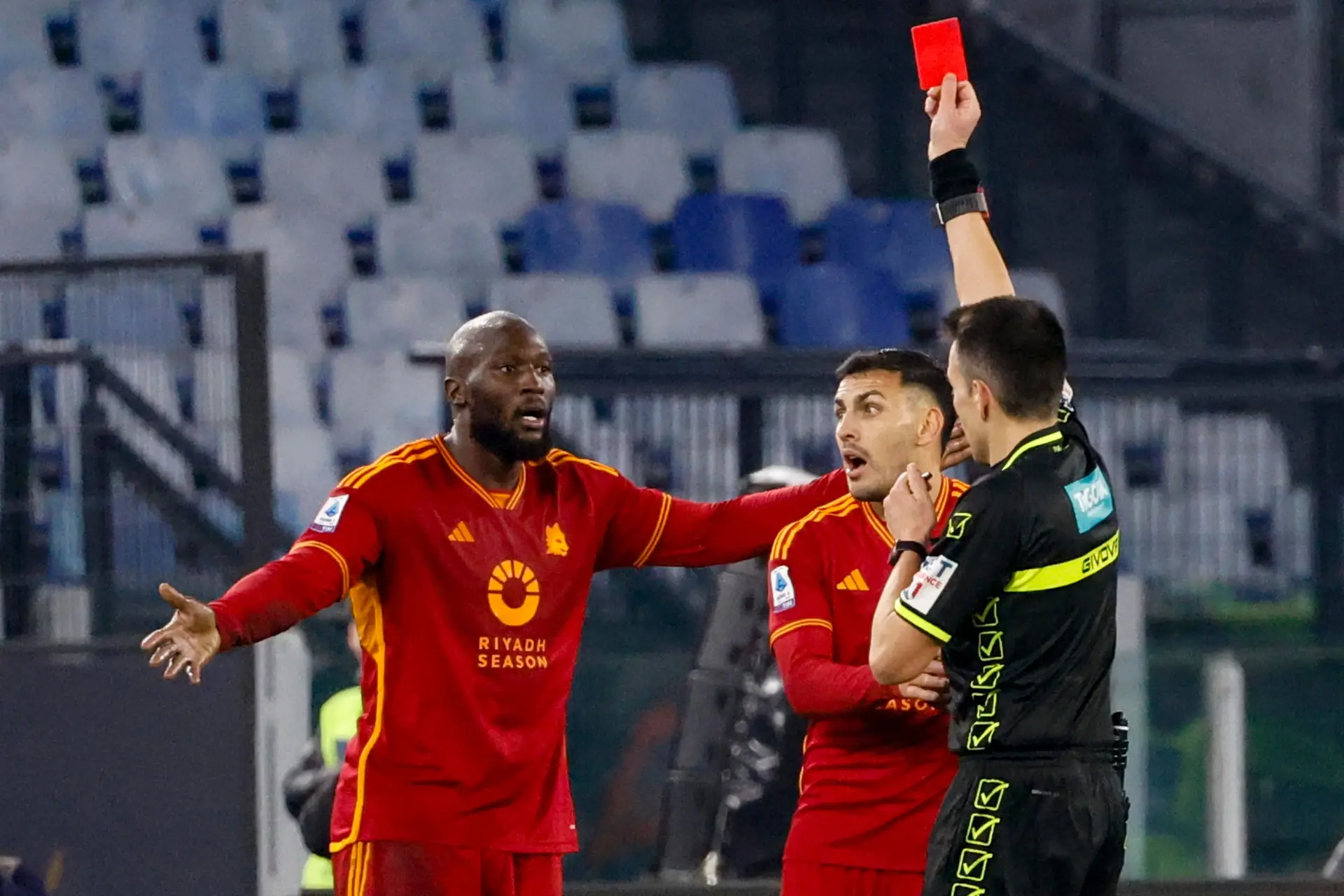 Roma de Mourinho segura (com nove) empate caseiro frente à Fiorentina