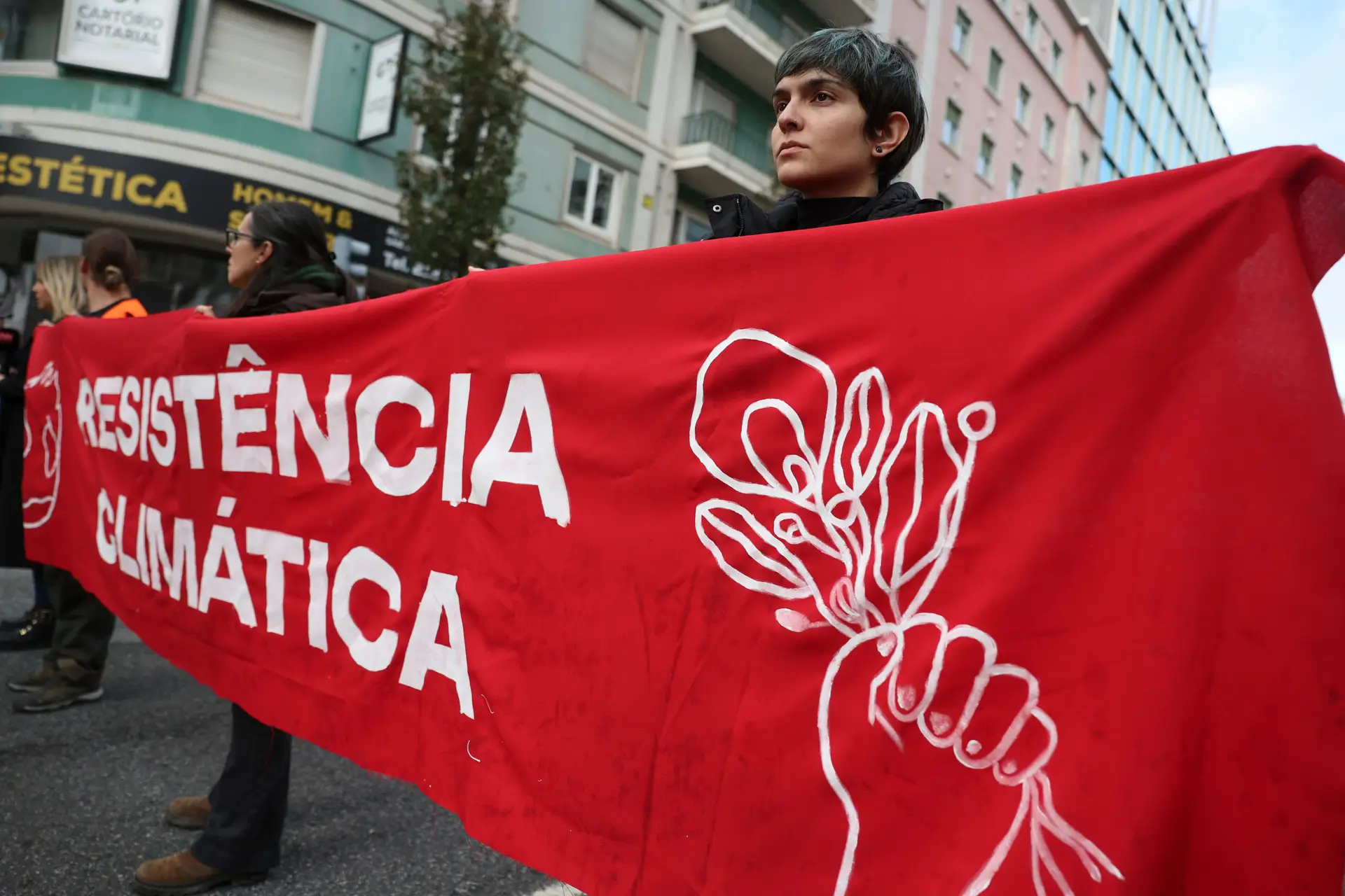 OE2025: Climáximo critica orçamento que diz garantir "o colapso climático"
