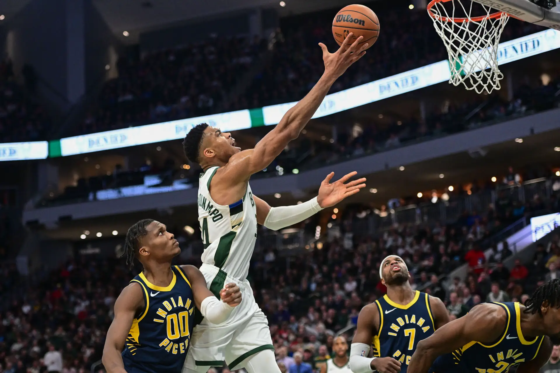 Basquetebolista Antetokounmpo com novo recorde pessoal: 64 pontos num jogo
