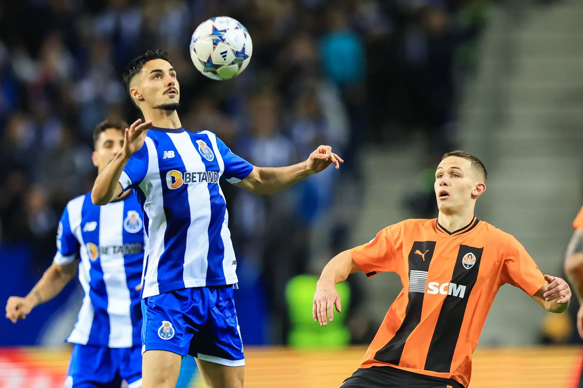 Portista Stephen Eustáquio eleito futebolista do ano do Canadá