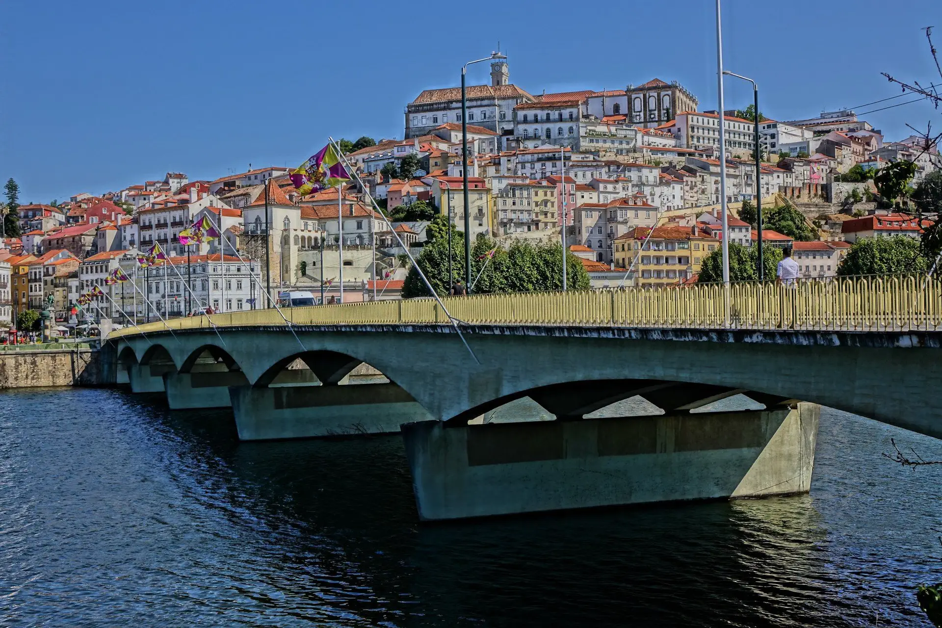 Condutor morre após despiste na ponte de Santa Clara em Coimbra