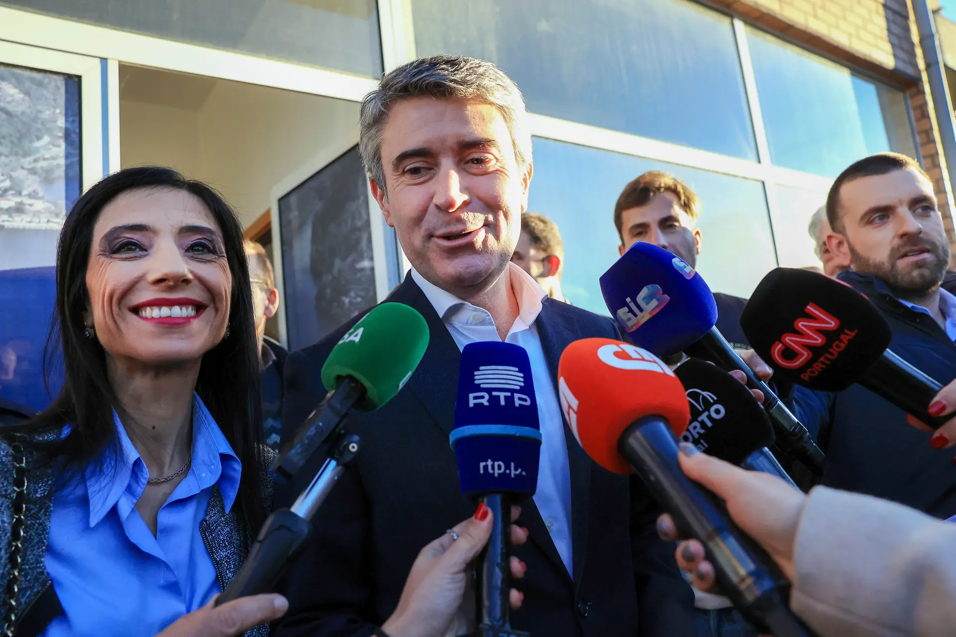 José Luís Carneiro já votou mas recusa comentar "resultados parciais"