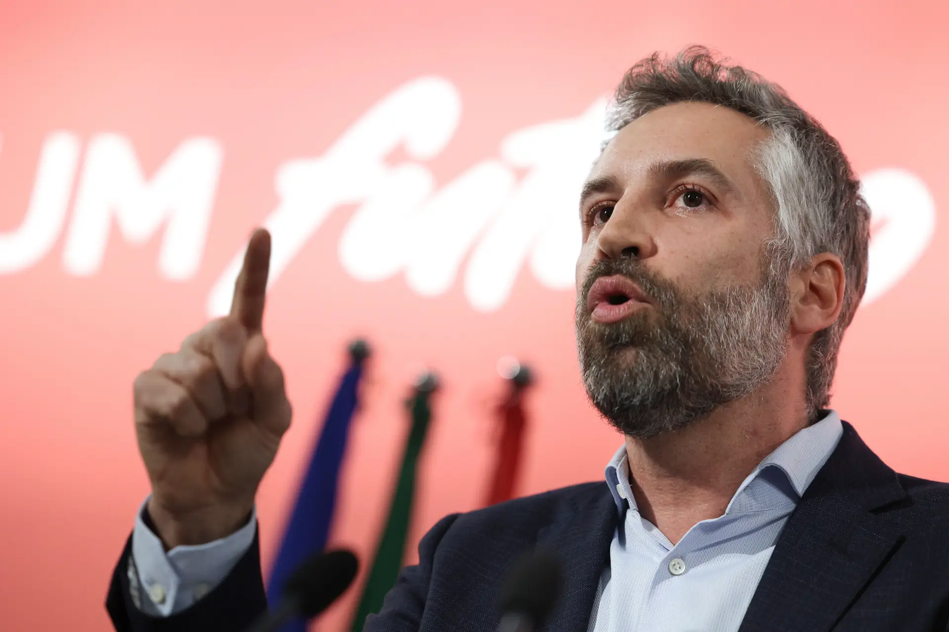 Só o PS garante estabilidade e defende instituições, diz Pedro Nuno