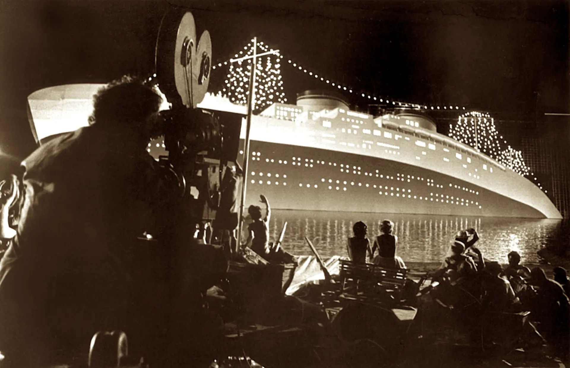 Filmagens de "Amarcord": uma certa ideia, italiana e europeia, do que seja o grande espectáculo.
