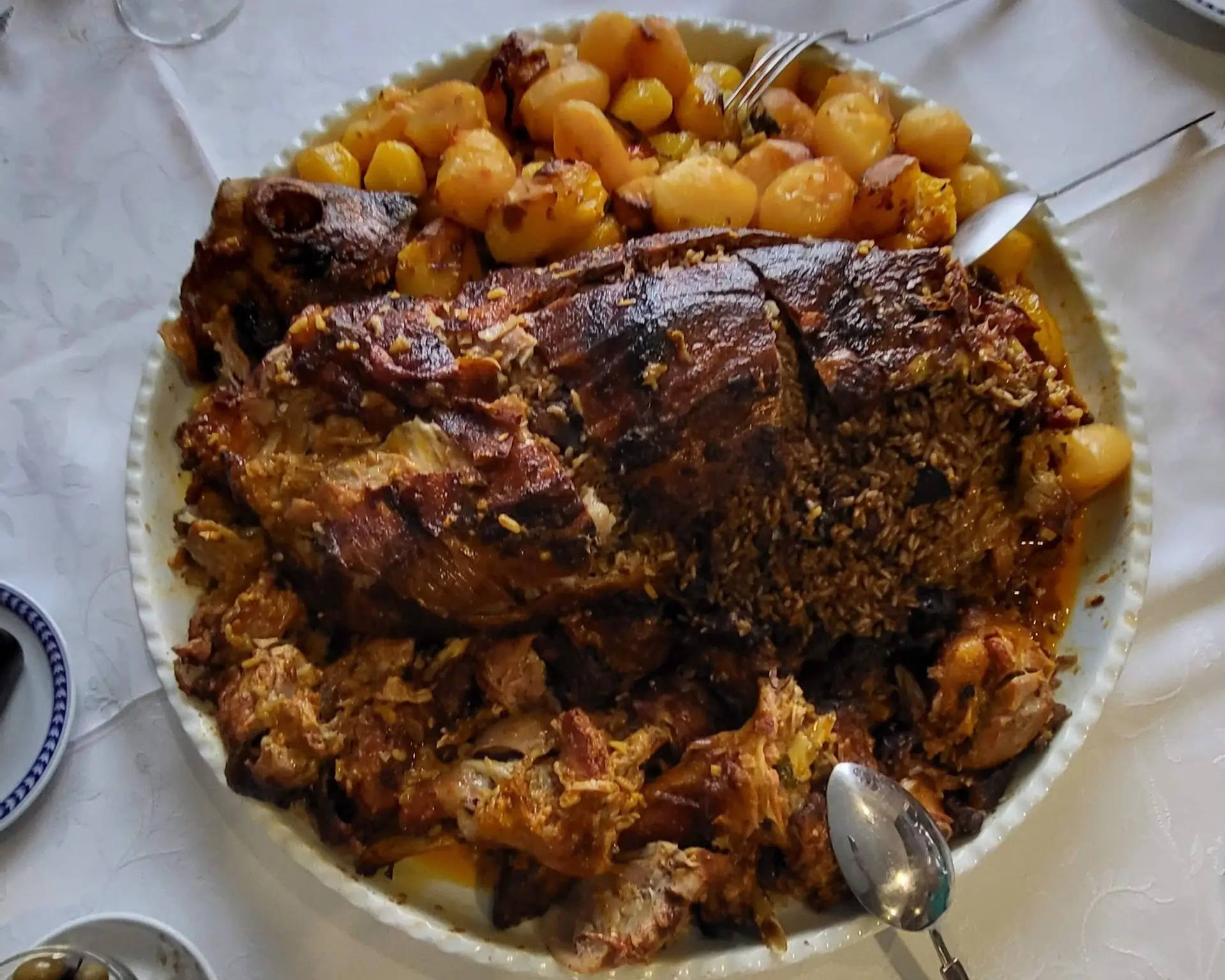 Aguiar da Beira: cabrito assado com recheio de arroz de miúdos, um prato que fica na memória