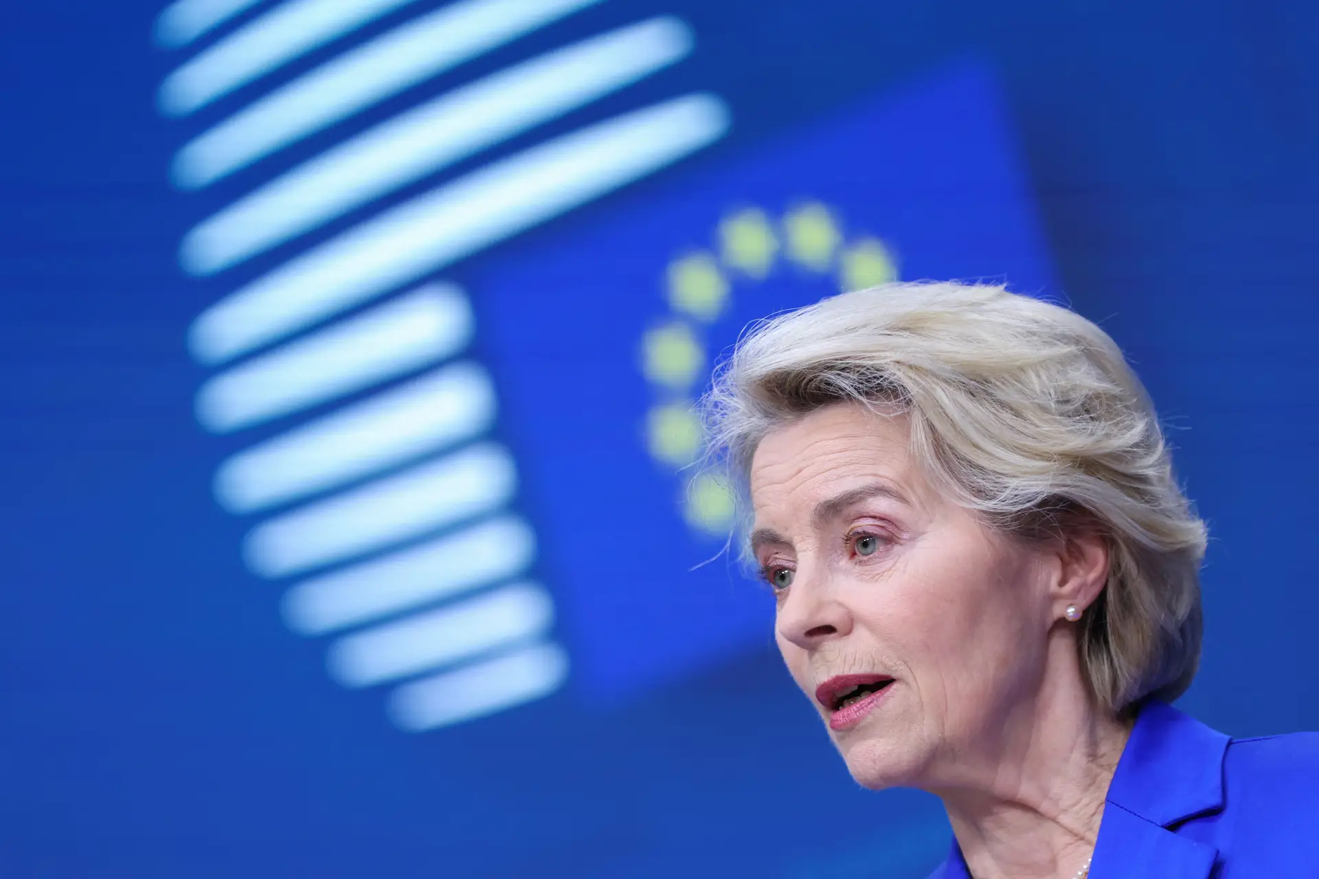 União Europeia vai dar 4,5 mil milhões de euros à Ucrânia em março