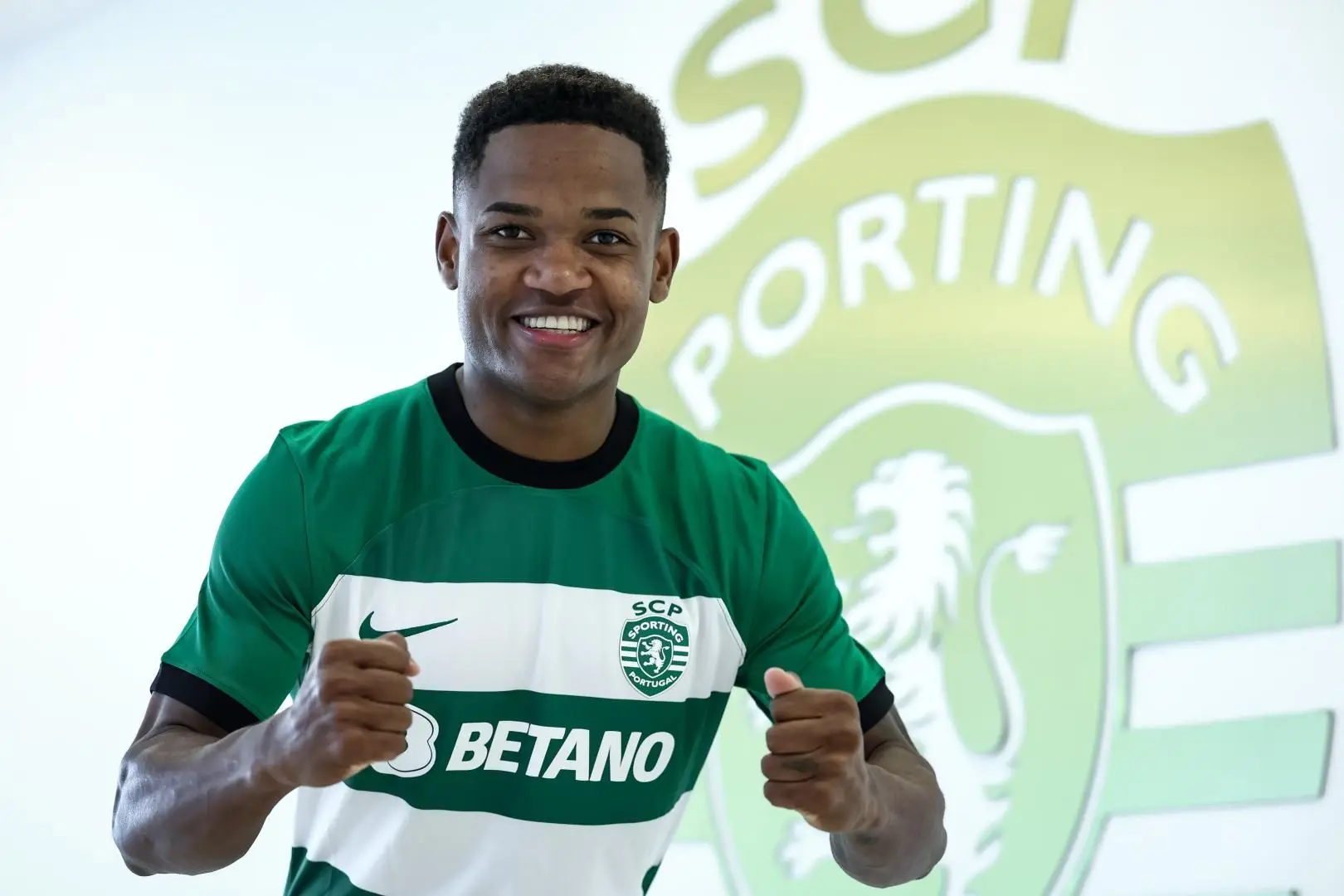 Sporting renova com Geny Catamo até 2028 - SIC Notícias 