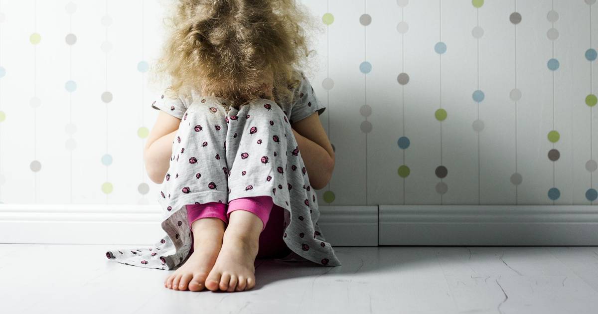Una bambina di tre anni sarebbe stata abbandonata dalla madre ad Amadora: la minore era già segnalata alla CPCJ