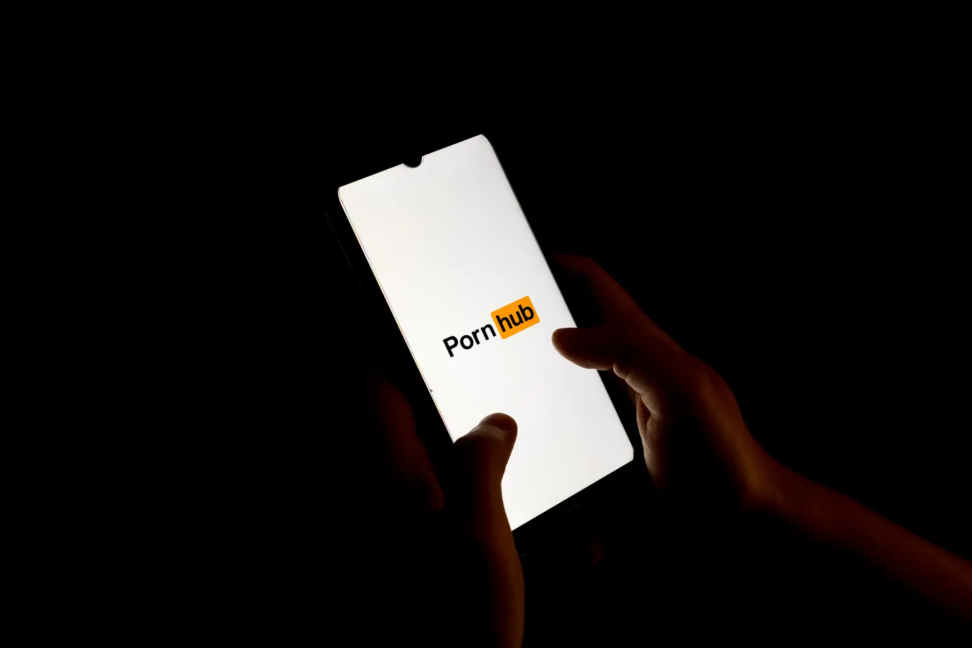 Pornhub, YouPorn e RedTube suspendem atividade em França como forma de protesto