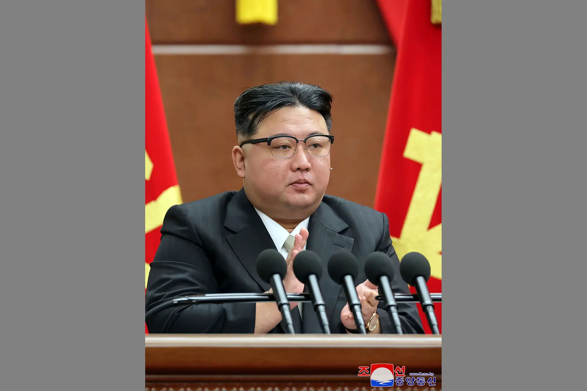 Líder da Coreia do Norte elogia conquistas em 2023 e define objetivos para 2024
