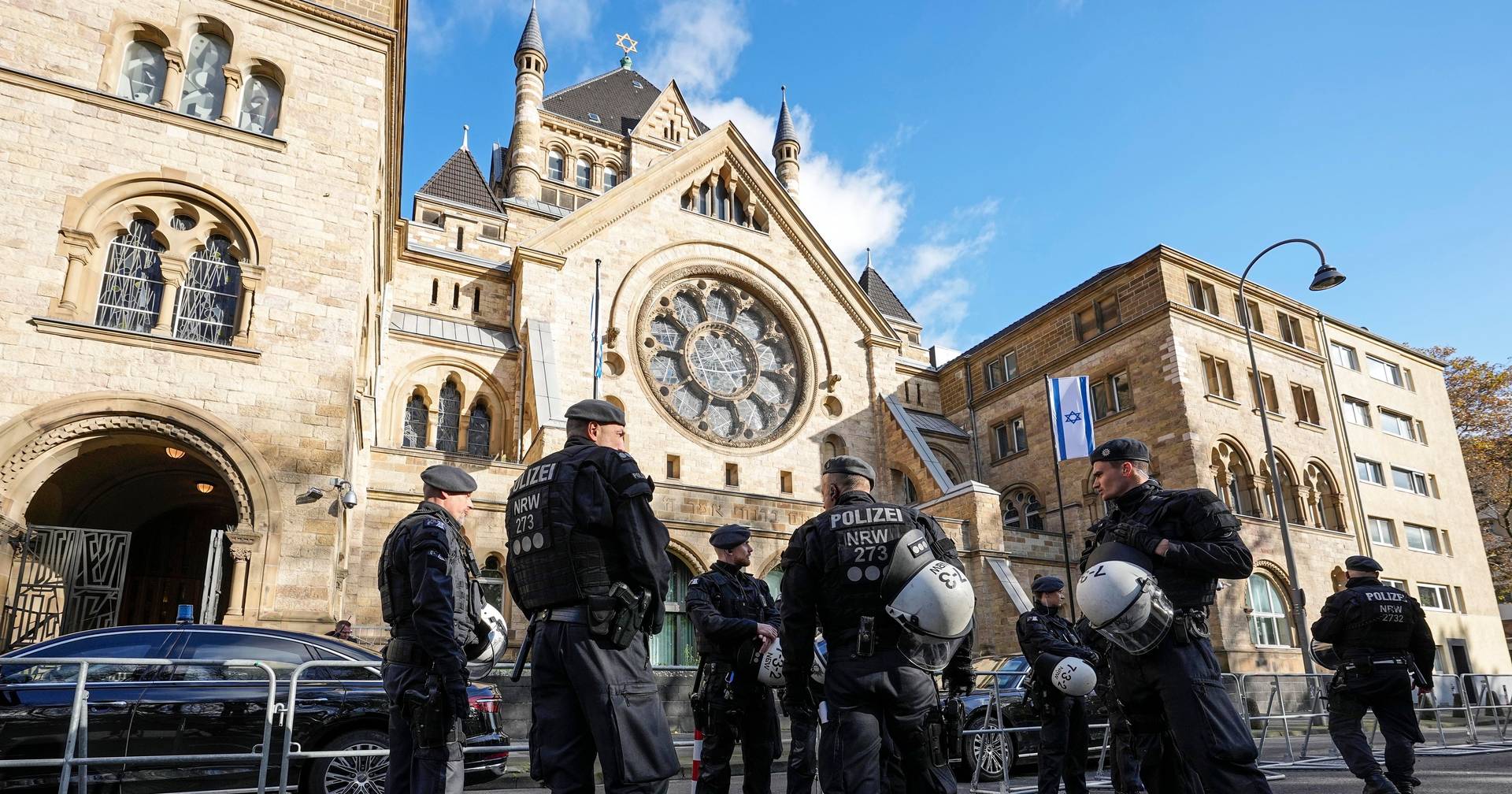 Polícia alemã detém mais três suspeitos de planear ataque à Catedral de Colónia