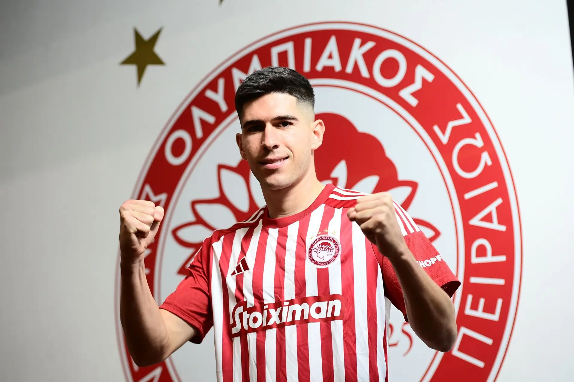Oficial: FC Porto empresta Fran Navarro ao Olympiacos
