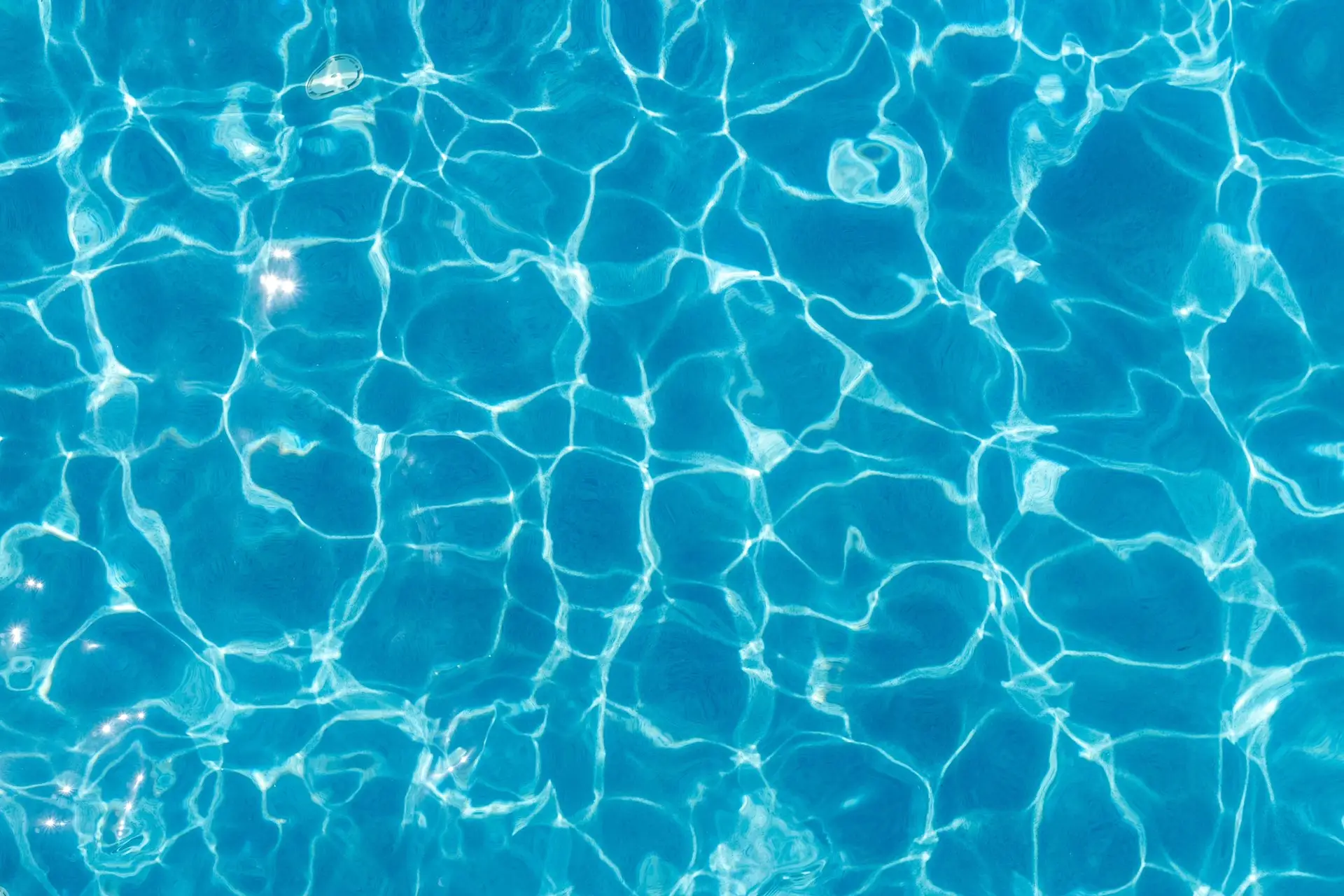 Bebé de 11 meses morre após queda em piscina