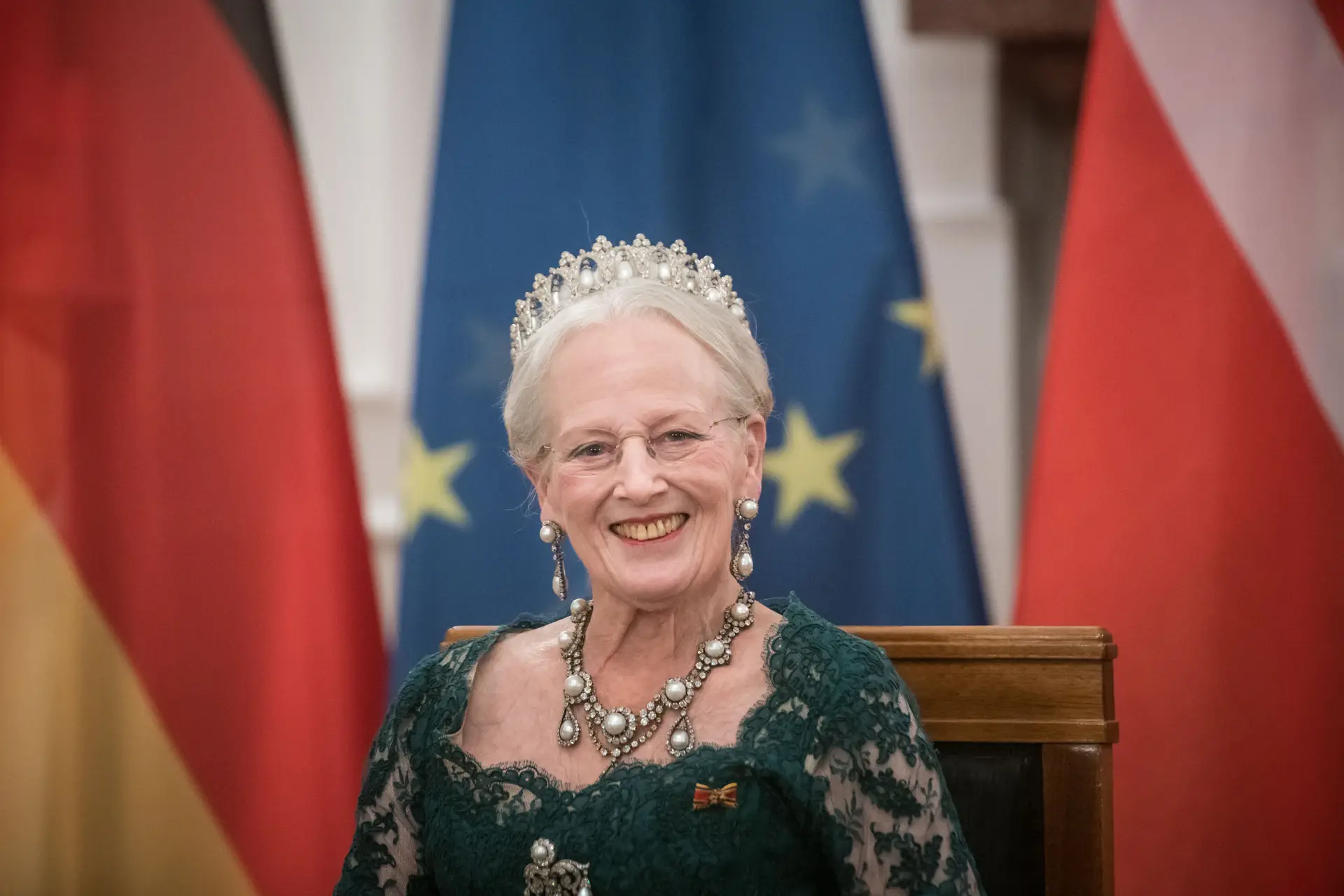 Rainha da Dinamarca anuncia que vai abdicar do trono