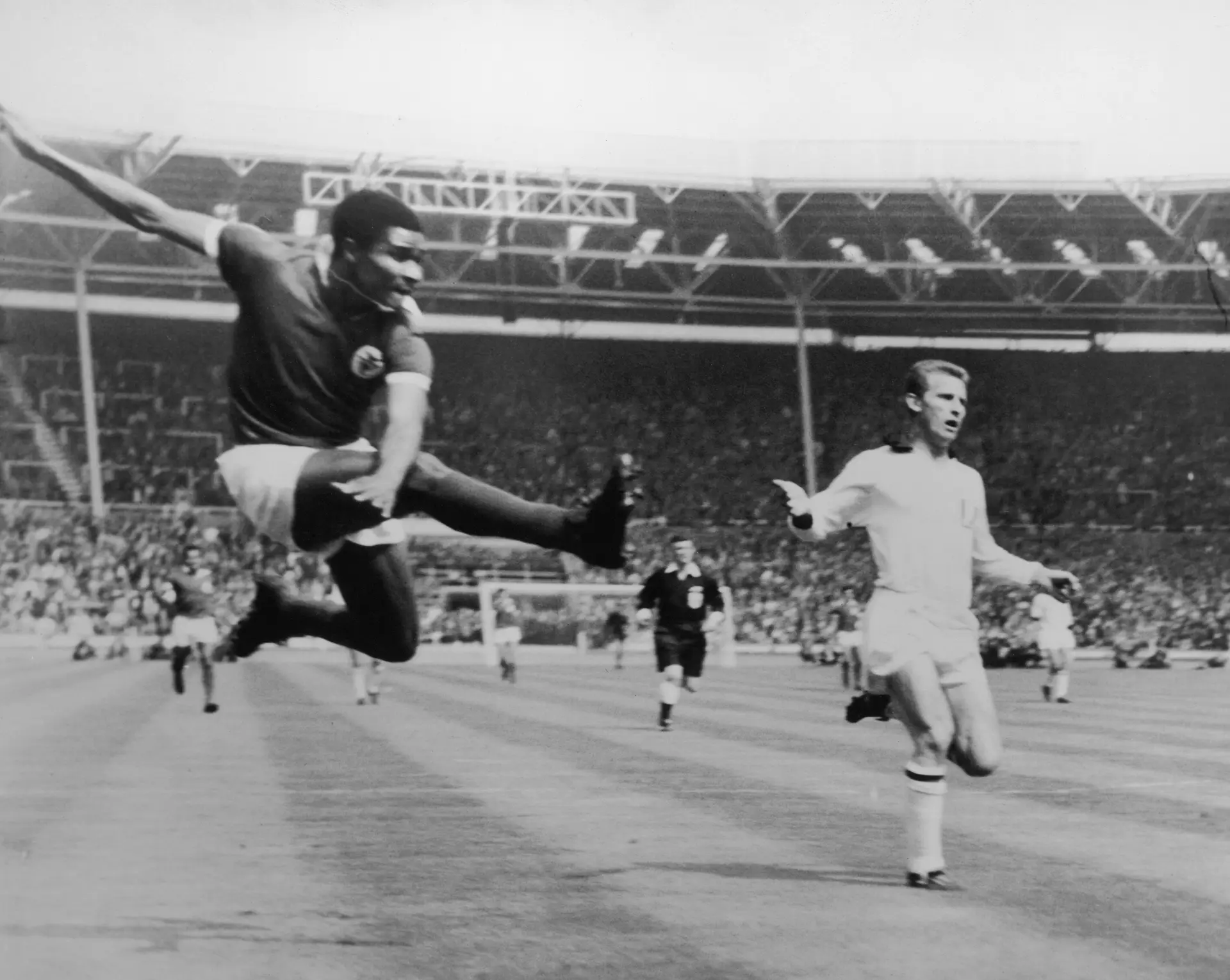 1963 - Eusébio na final do Campeonato da Europa em Milão (AC Milan-Benfica).