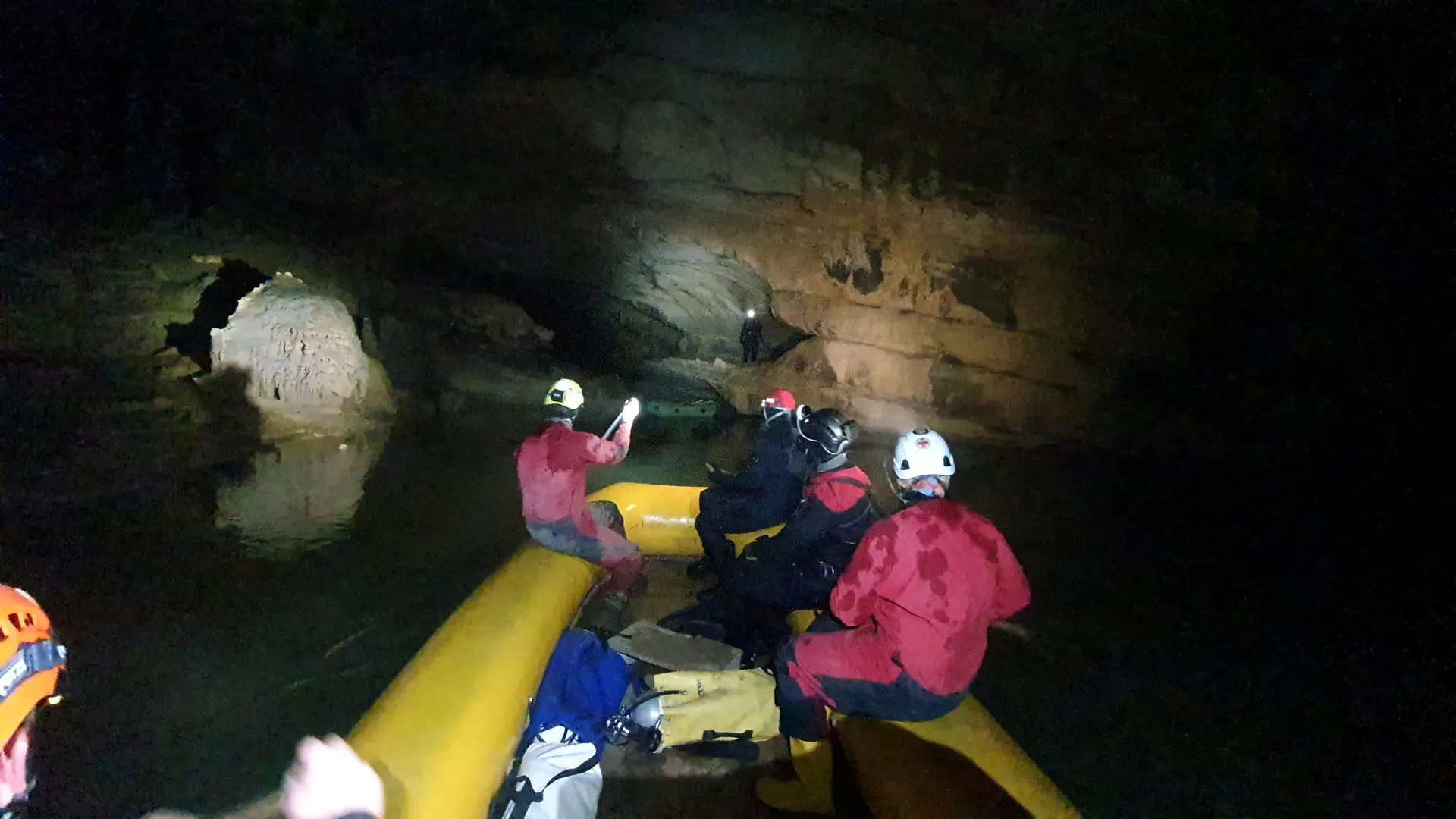 Cinco pessoas ficam presas em gruta na Eslovénia devido às chuvas fortes