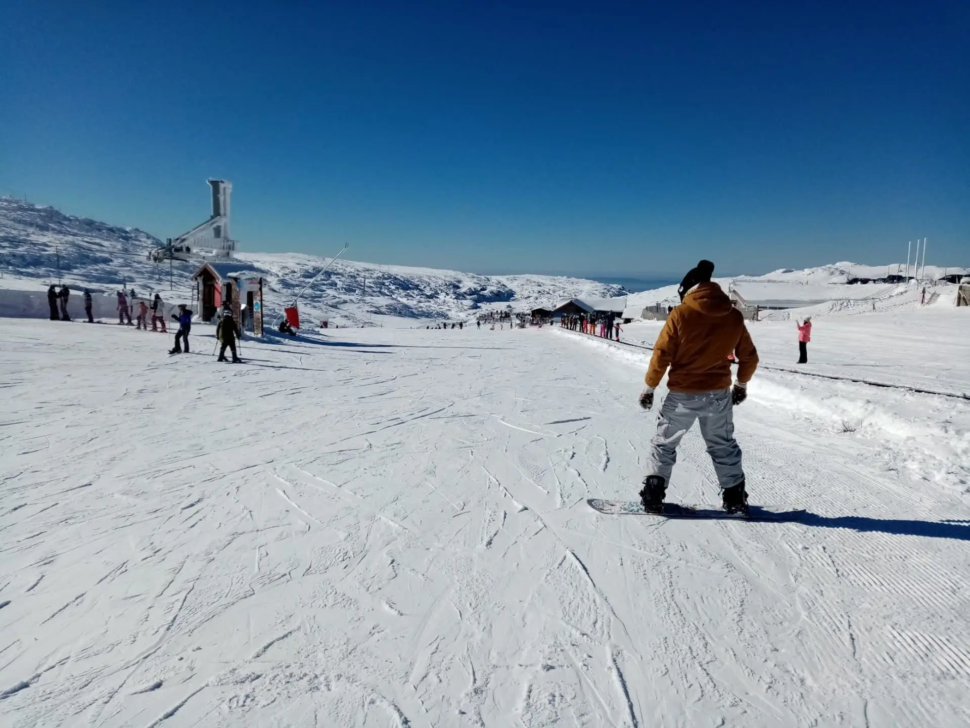 Nova temporada, dia 1: já abriram duas pistas na Estância de Ski da Serra da Estrela