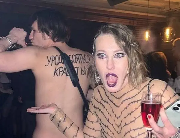 Rapper foi preso por nudez (em festa) e agora apresenta-se para recrutamento militar