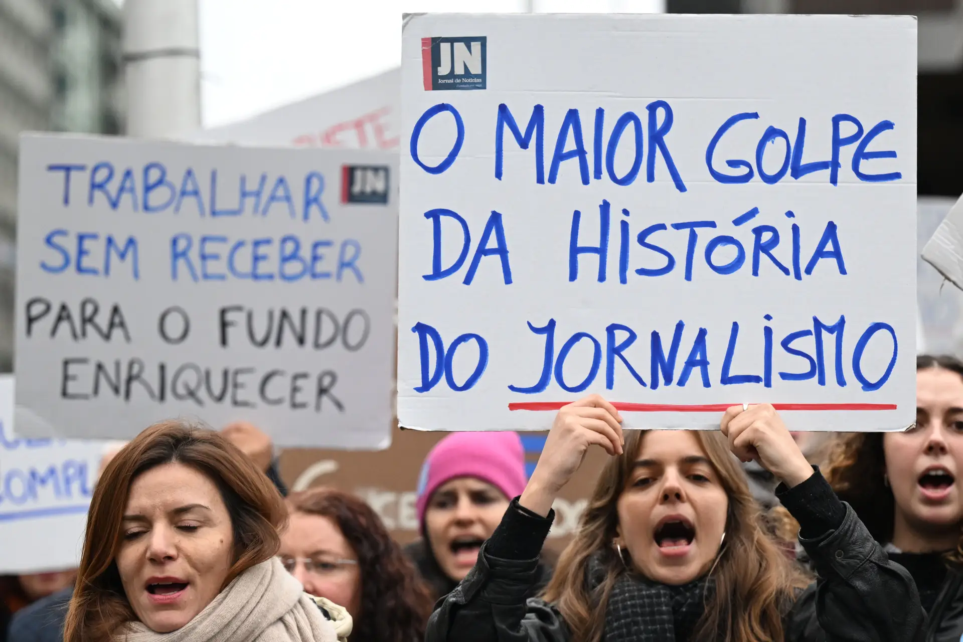 Dezenas de jornalistas suspendem colaboração com Global Media