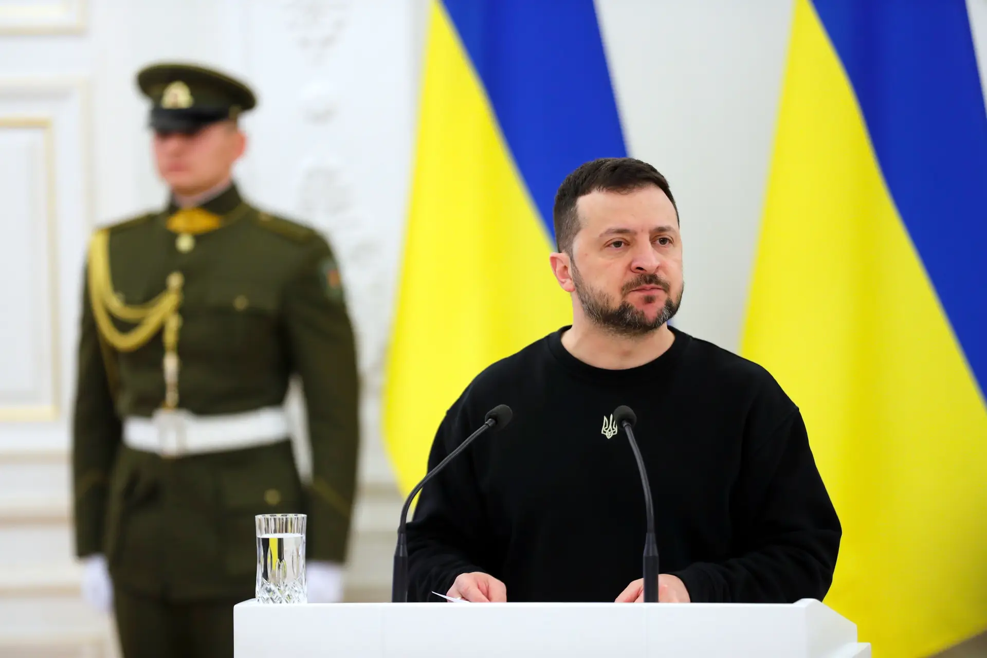Zelensky visita Lituânia e alerta para atrasos no apoio à Ucrânia