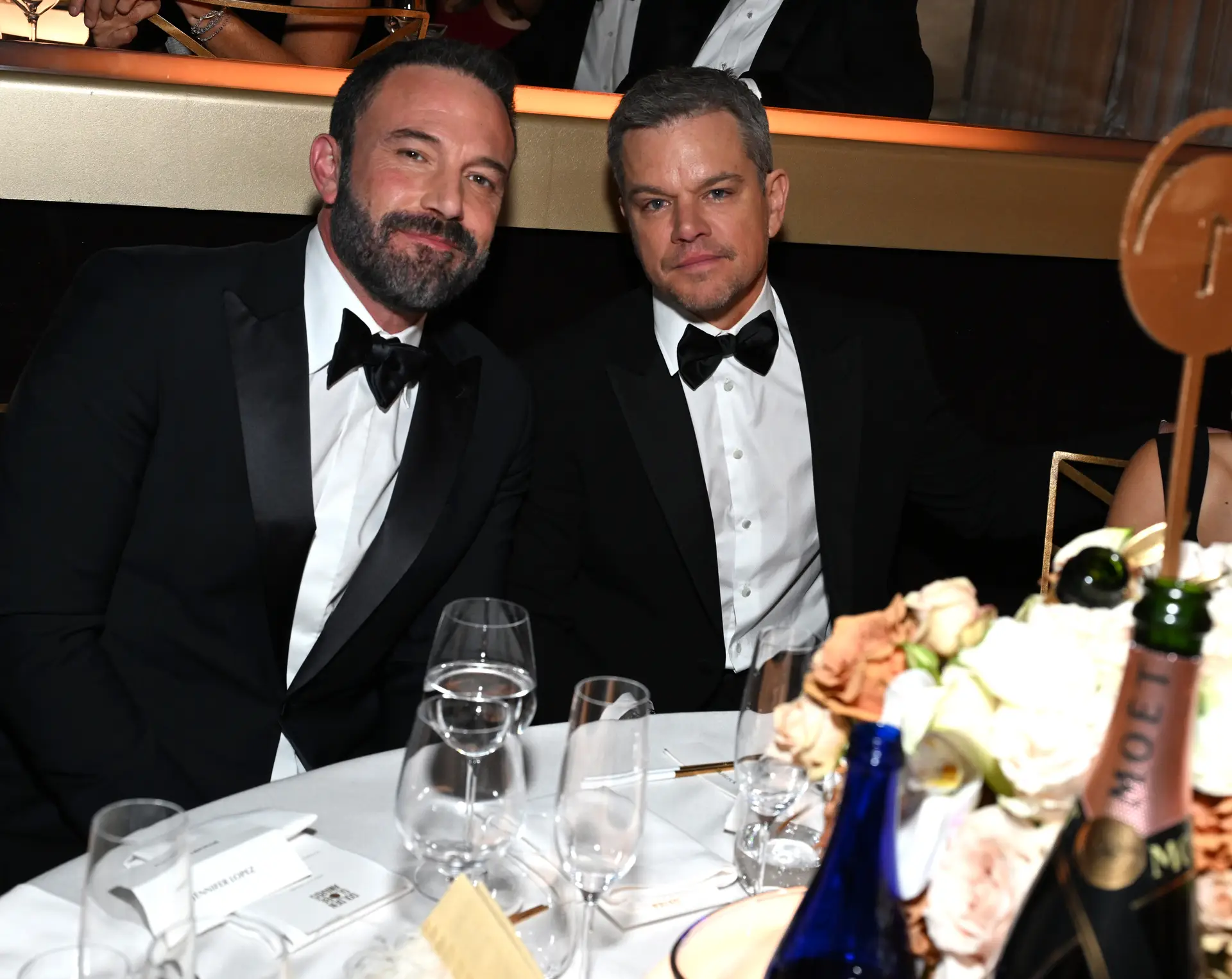 Ben Affleck surpreende o velho amigo Matt Damon nos Globos de Ouro