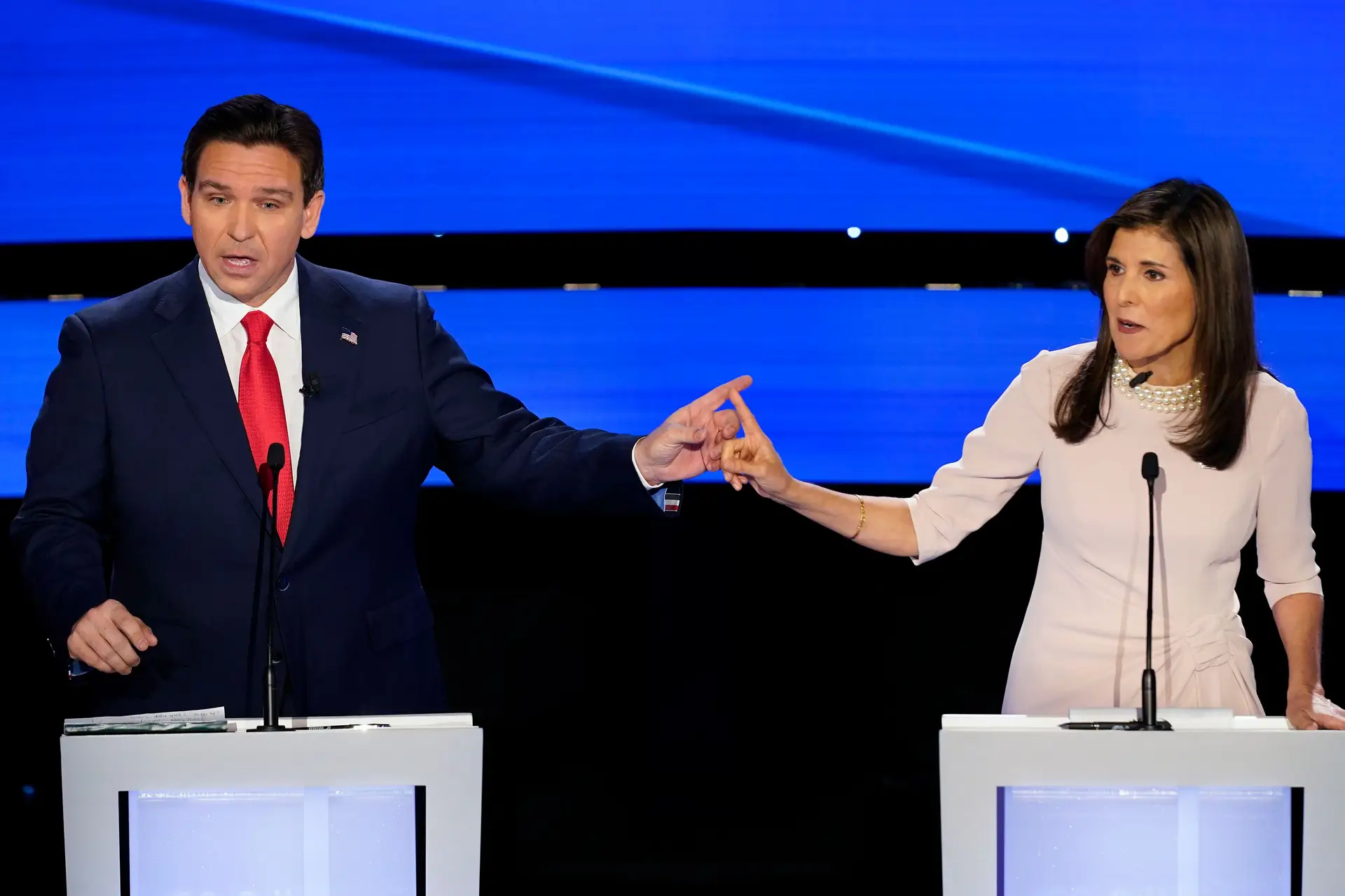 Primárias nos EUA: Nikki Haley e Ron DeSantis trocam acusações e insultos durante debate