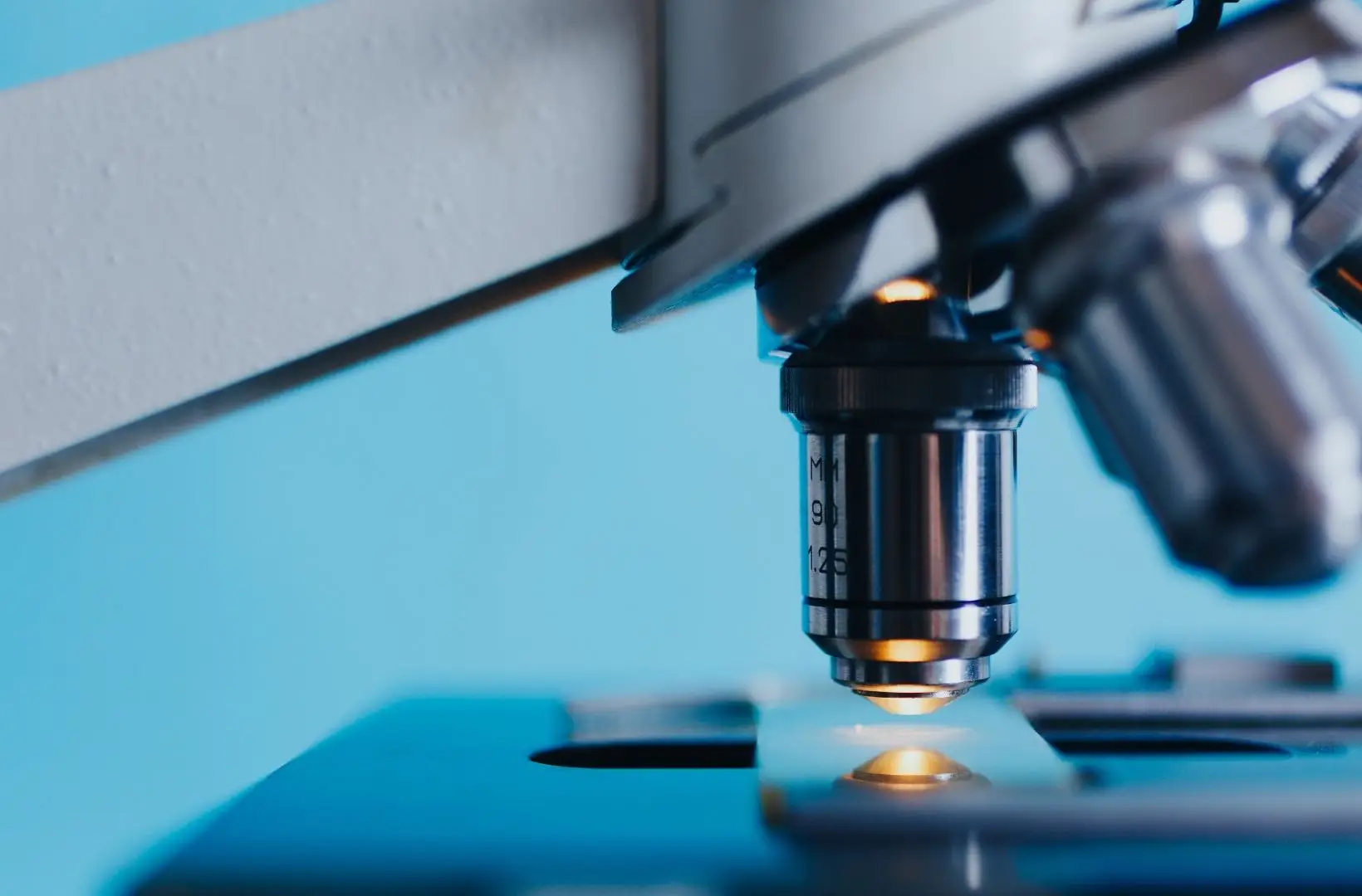 Inteligência Artificial ajuda investigadores a gerar novas moléculas e acelerar descoberta de medicamentos