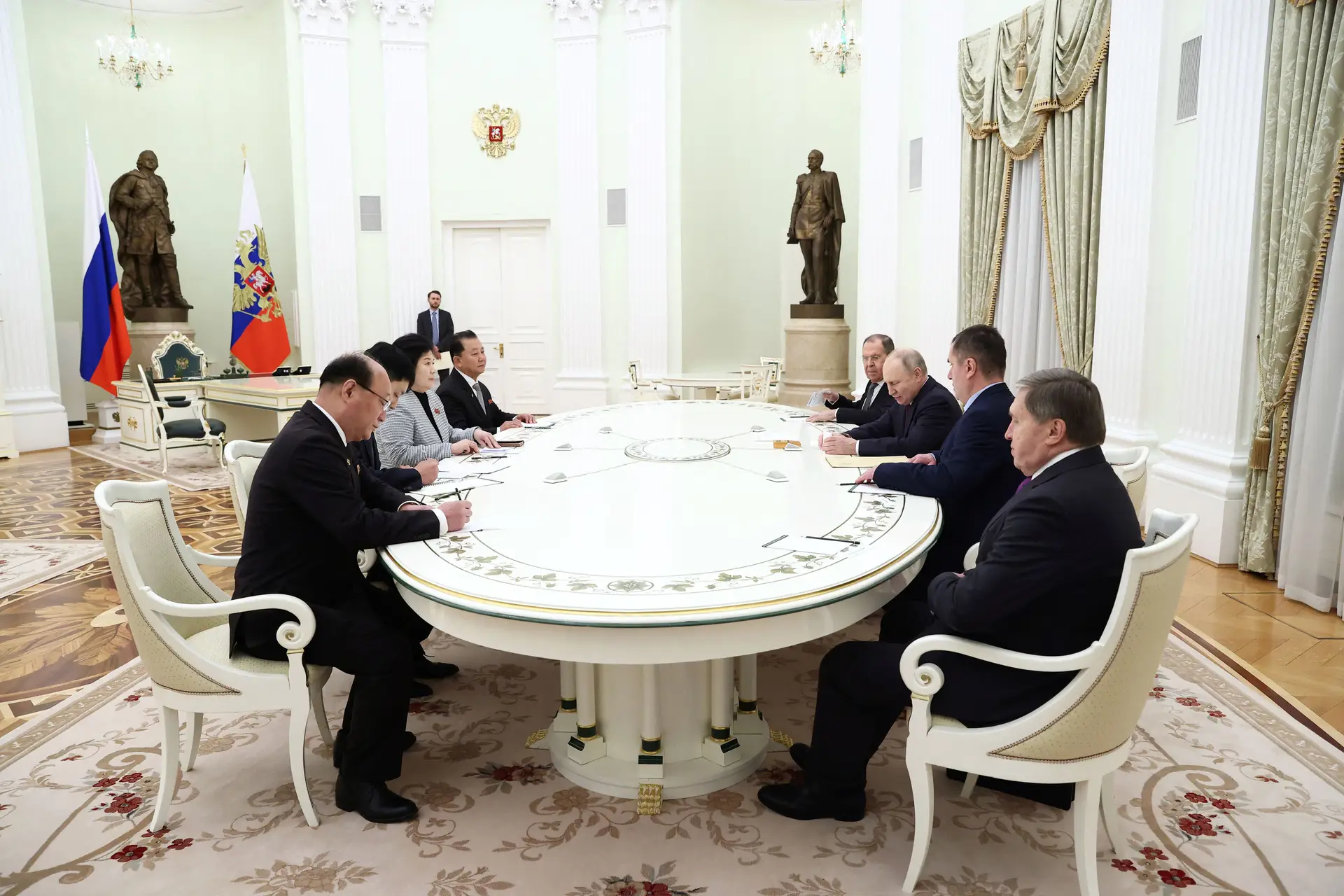 Presidente Putin recebe ministra norte-coreana no Kremlin