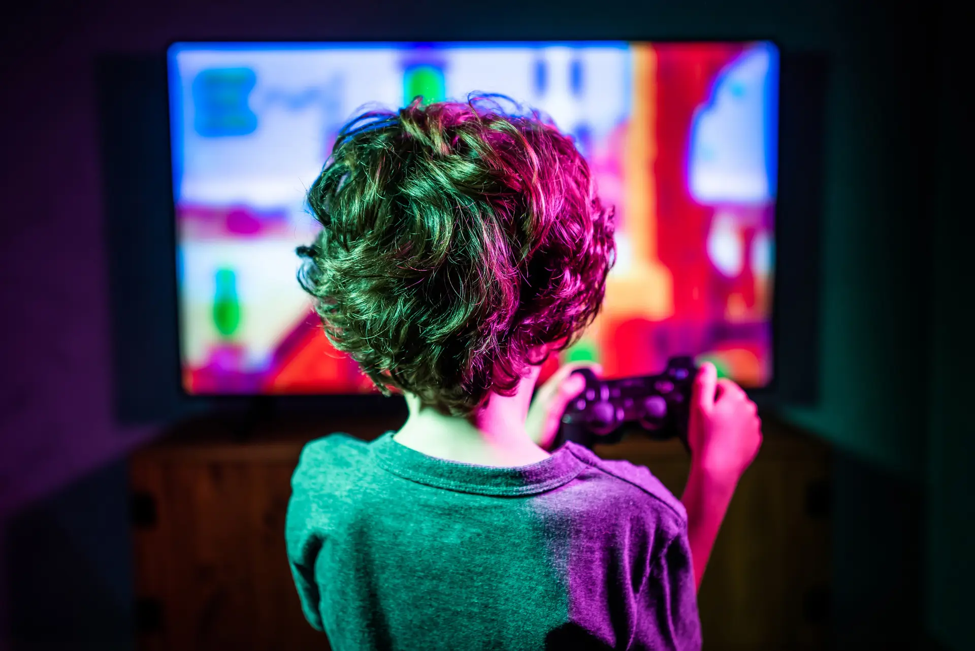 "Crianças muito pequenas que passem muito tempo a jogar videojogos podem atrasar as competências de leitura ou de escrita"