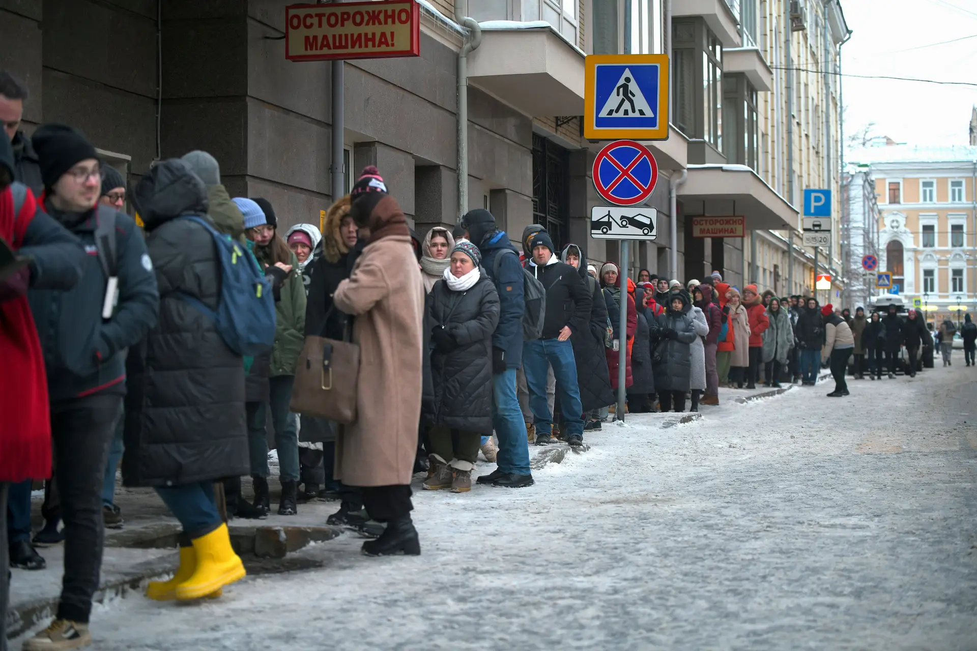 Russos fazem fila para apoiar Boris Nadezhdin