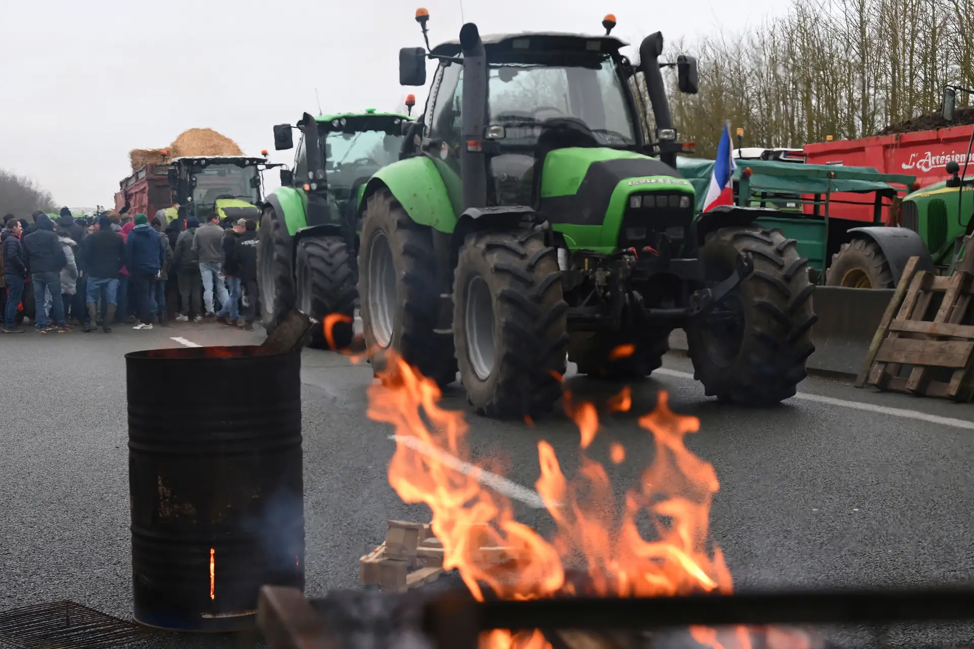 Macron forçado a intervir após morte em protesto de agricultores
