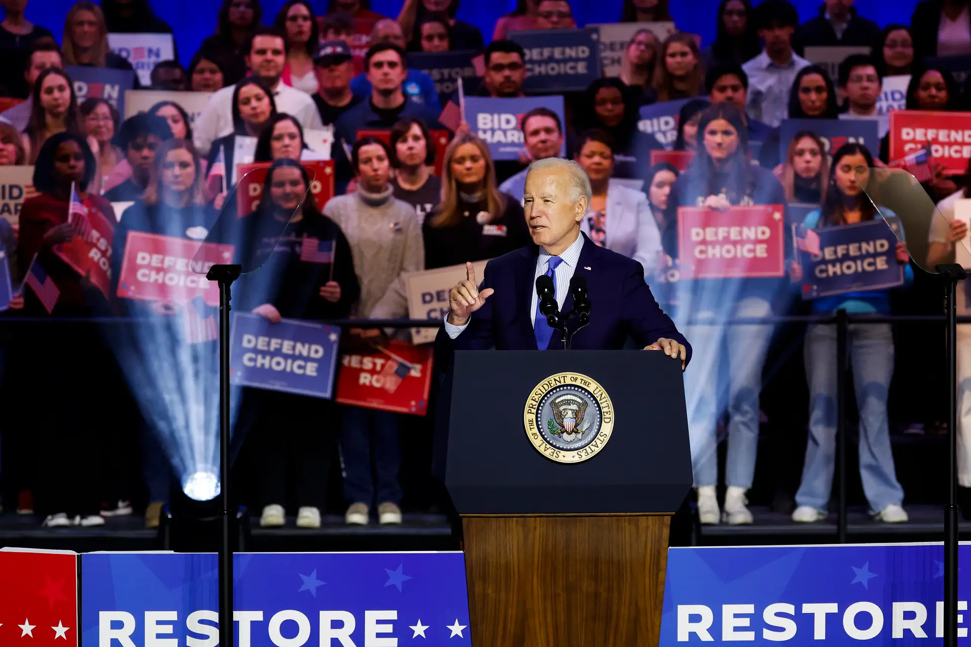 Democracia "está em jogo" depois de nova vitória de Trump, alerta Biden
