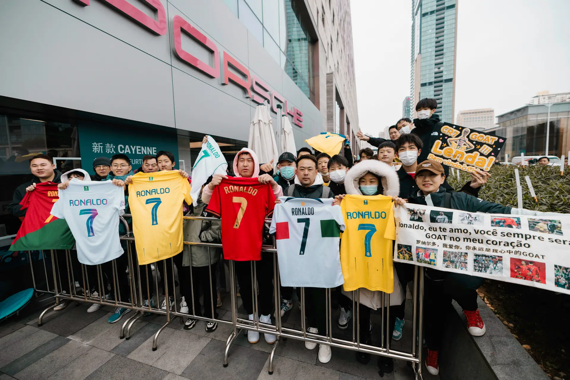 Fãs de Ronaldo invadem hotel do Al Nassr após clube adiar jogos na China