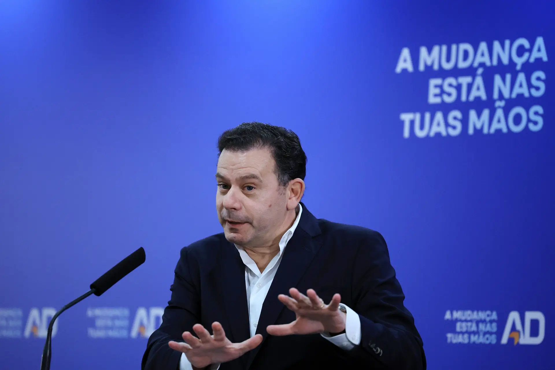 Montenegro vai recandidatar-se à liderança do PSD mesmo se perder eleições