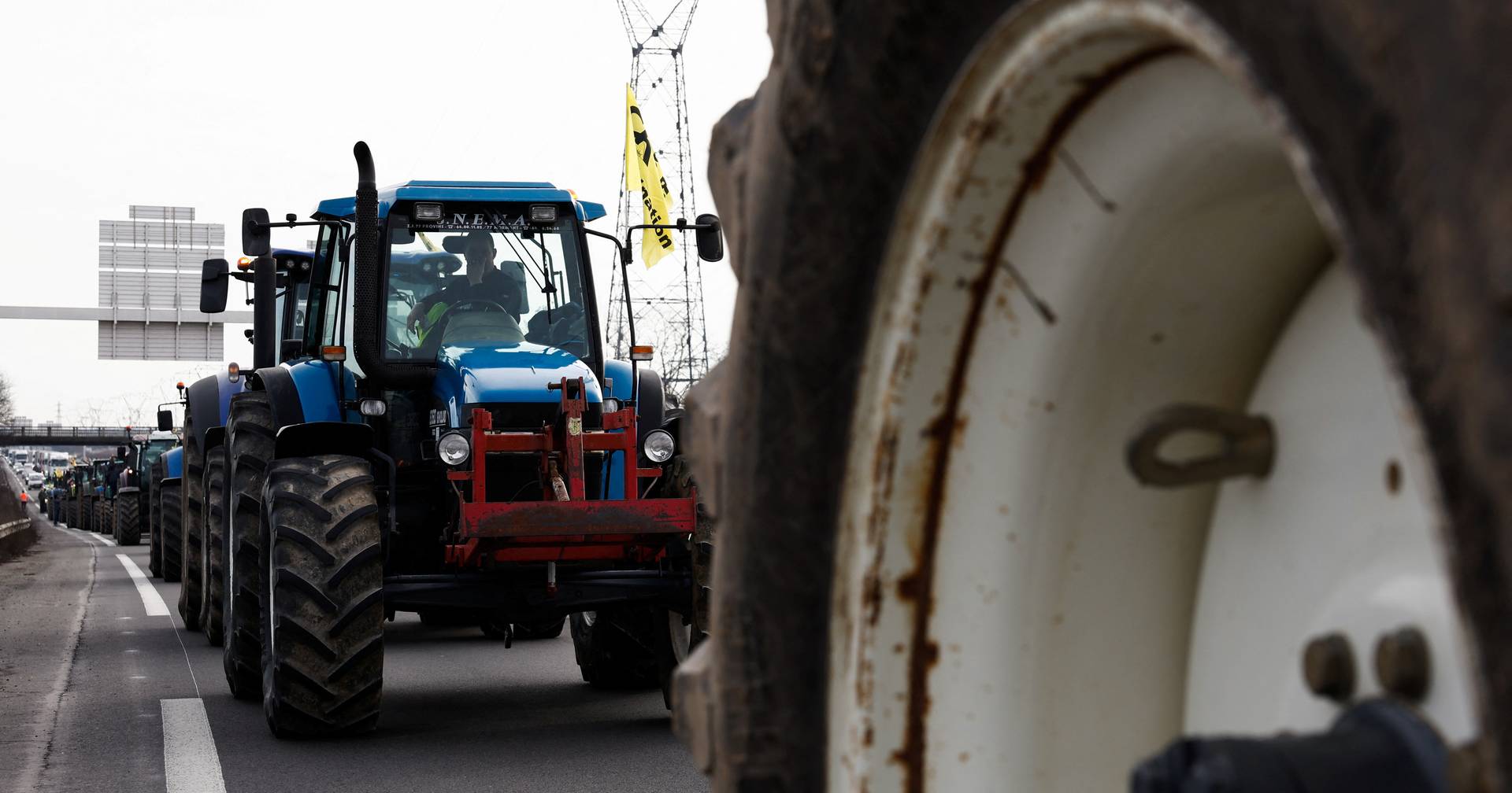Crise en France : le gouvernement trace des « lignes rouges » après le blocus des agriculteurs