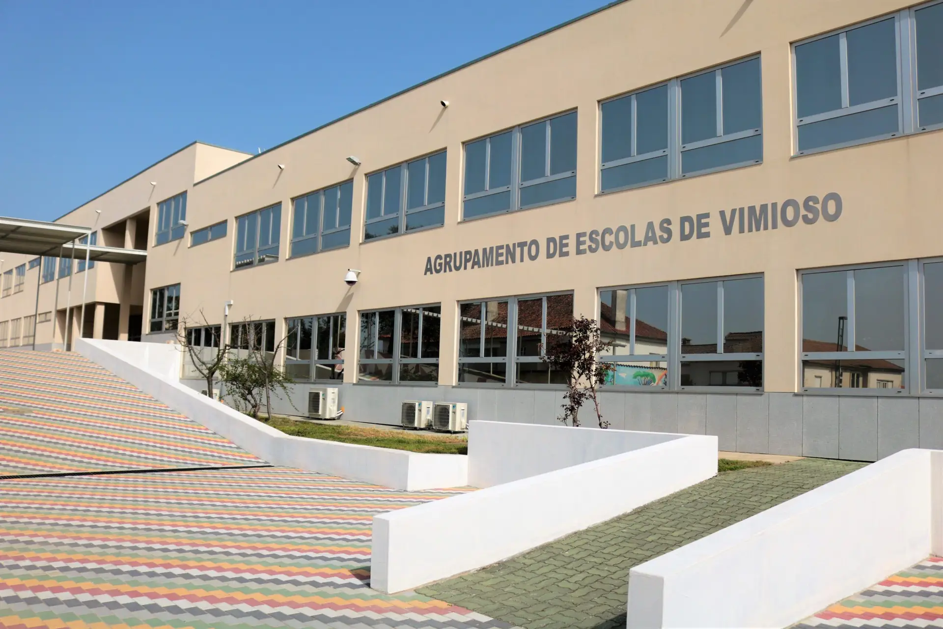 Sodomização de aluno teve origem em "brincadeira" para simular "exames à próstata", diz escola de Vimioso