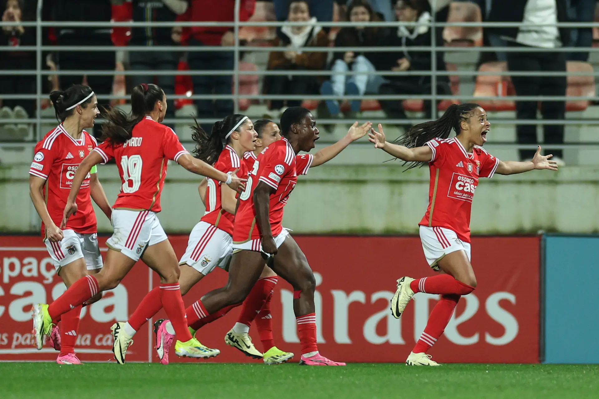 Já com o apuramento no bolso, Benfica empata o Barcelona na 'Champions' feminina