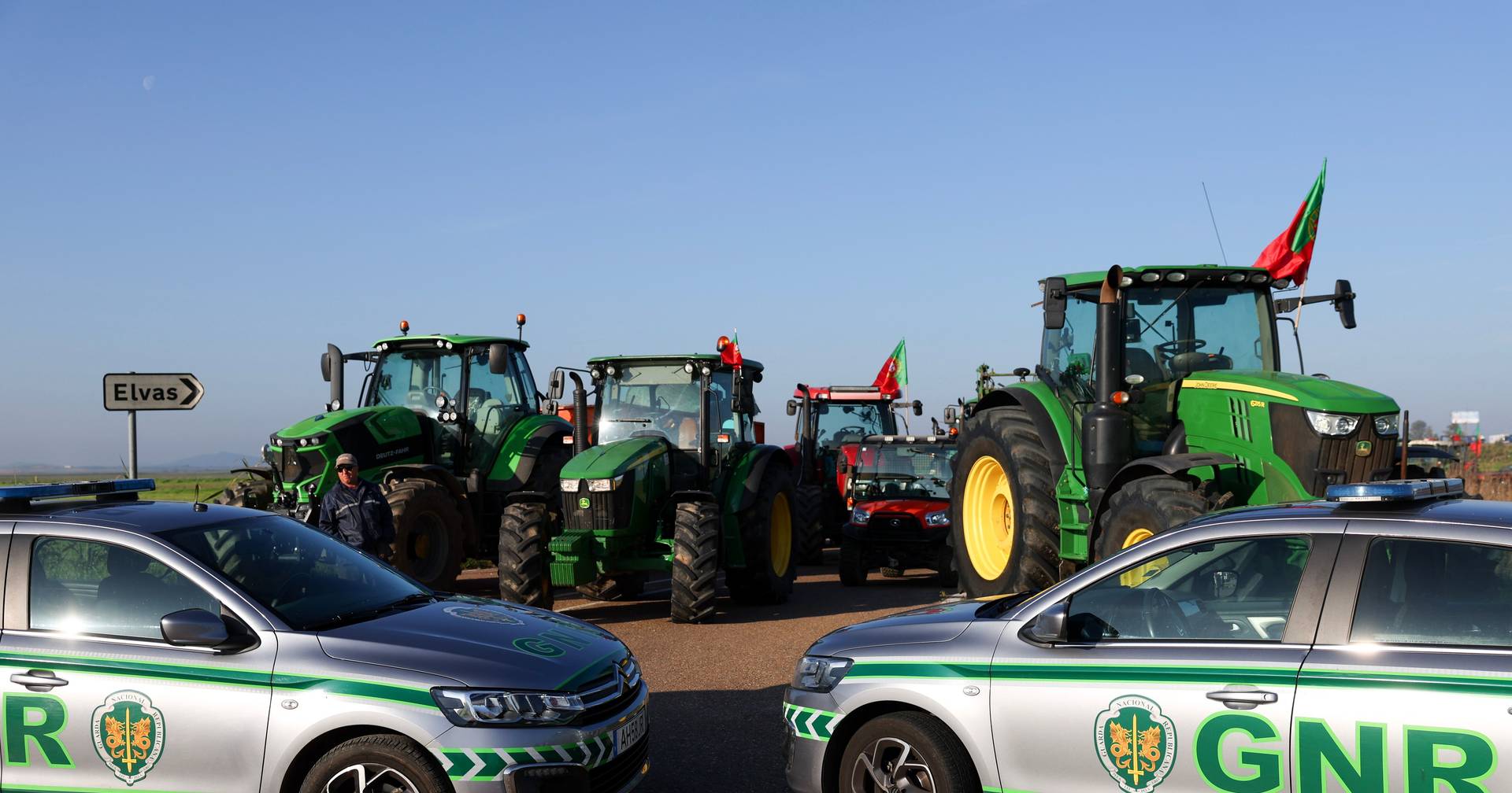 Protesto agricultores: GNR atualiza ao minuto estradas bloqueadas e apresenta alternativas