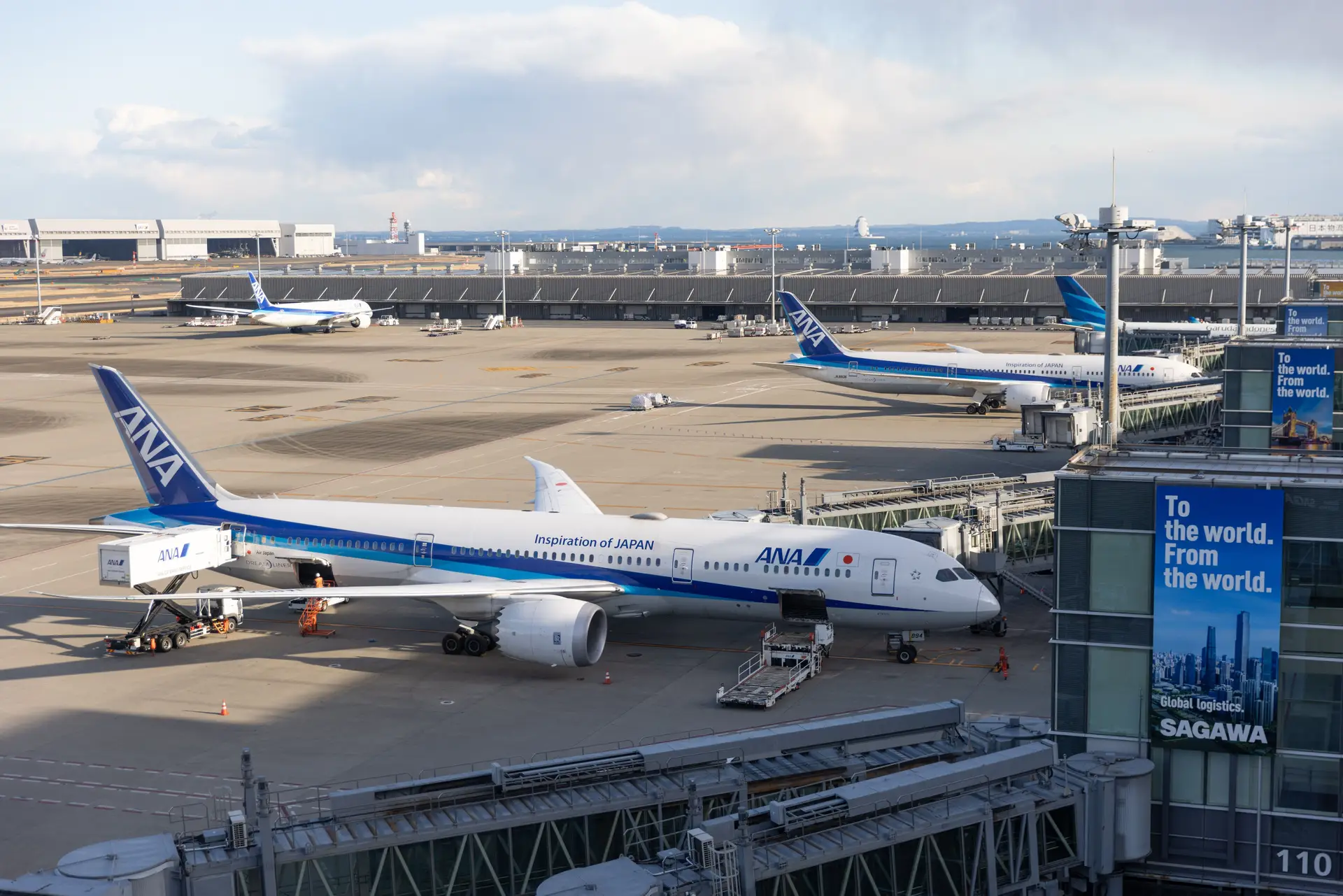 Asas de dois aviões colidem em aeroporto do Japão