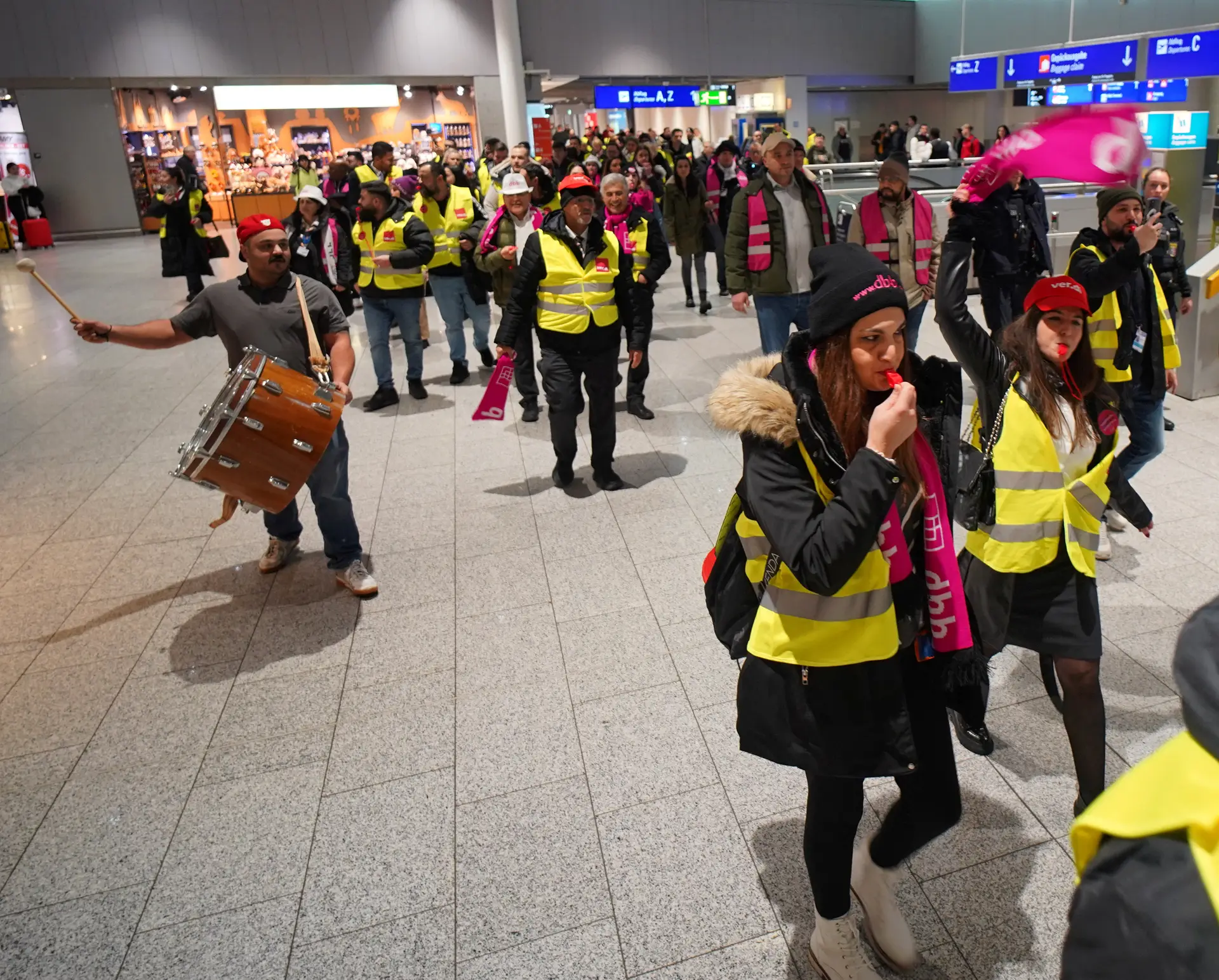 Protest der Flugarbeiter: Starts an elf deutschen Flughäfen abgesagt