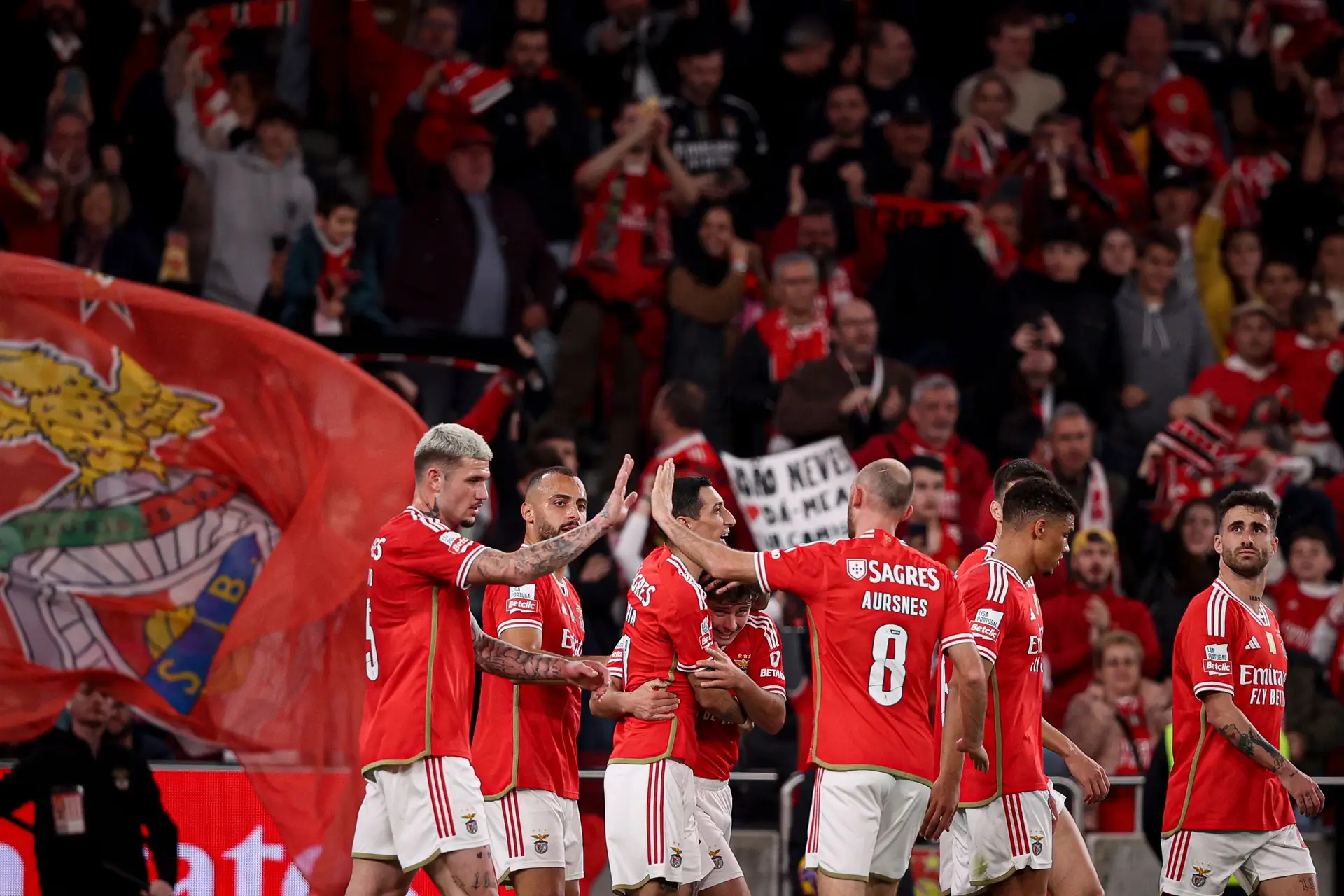 Benfica vence Gil Vicente e soma 7.ª vitória seguida no campeonato